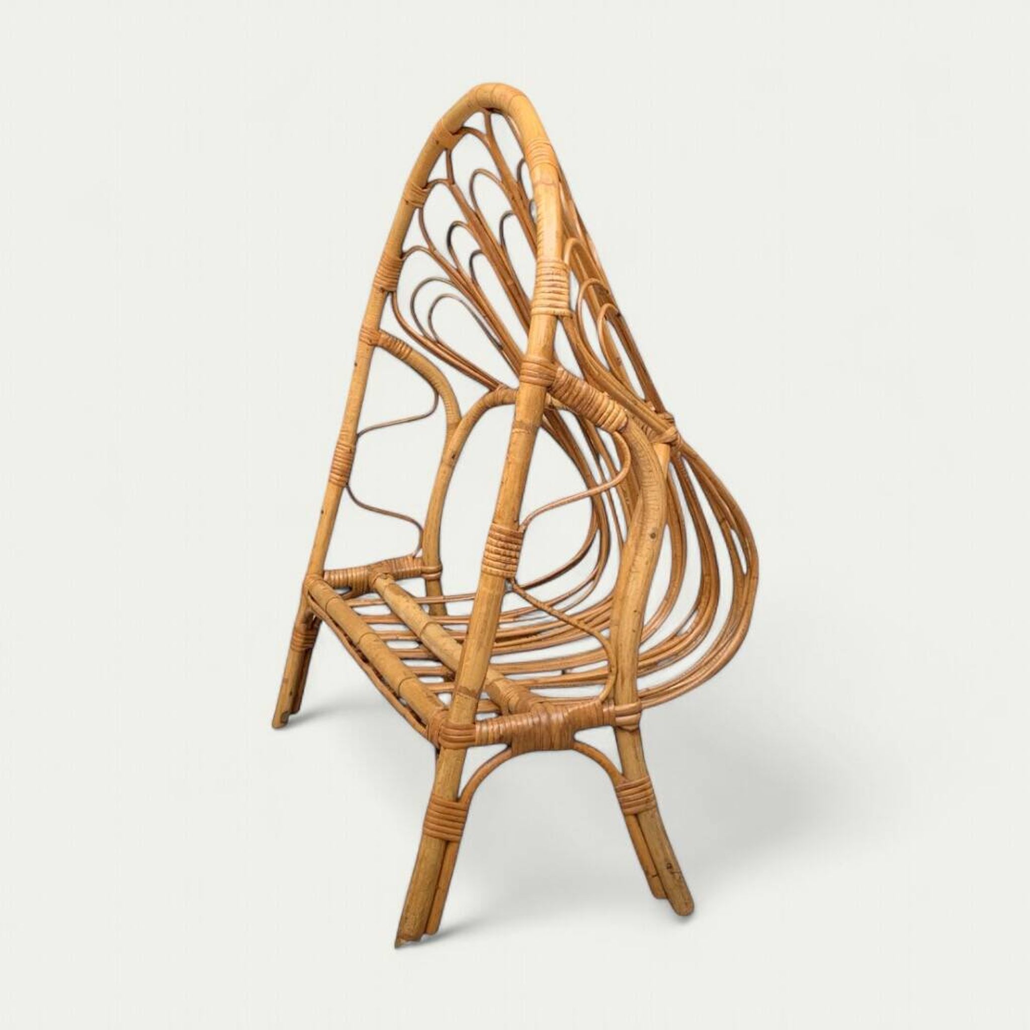 Lit corbeille en rotin pour enfant 1960