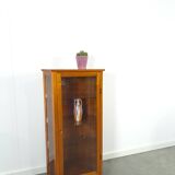 Vitrine d'angle en placage de verre vintage
