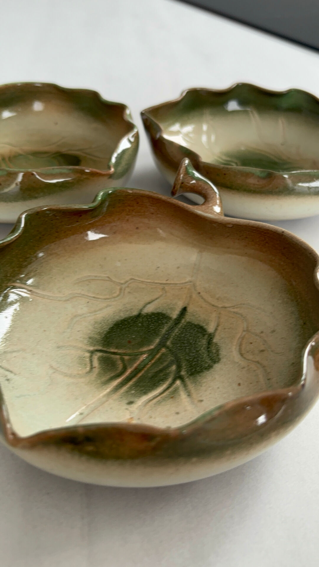 Set of 3 vintage ceramic leaf-shaped dishes, catchalls.