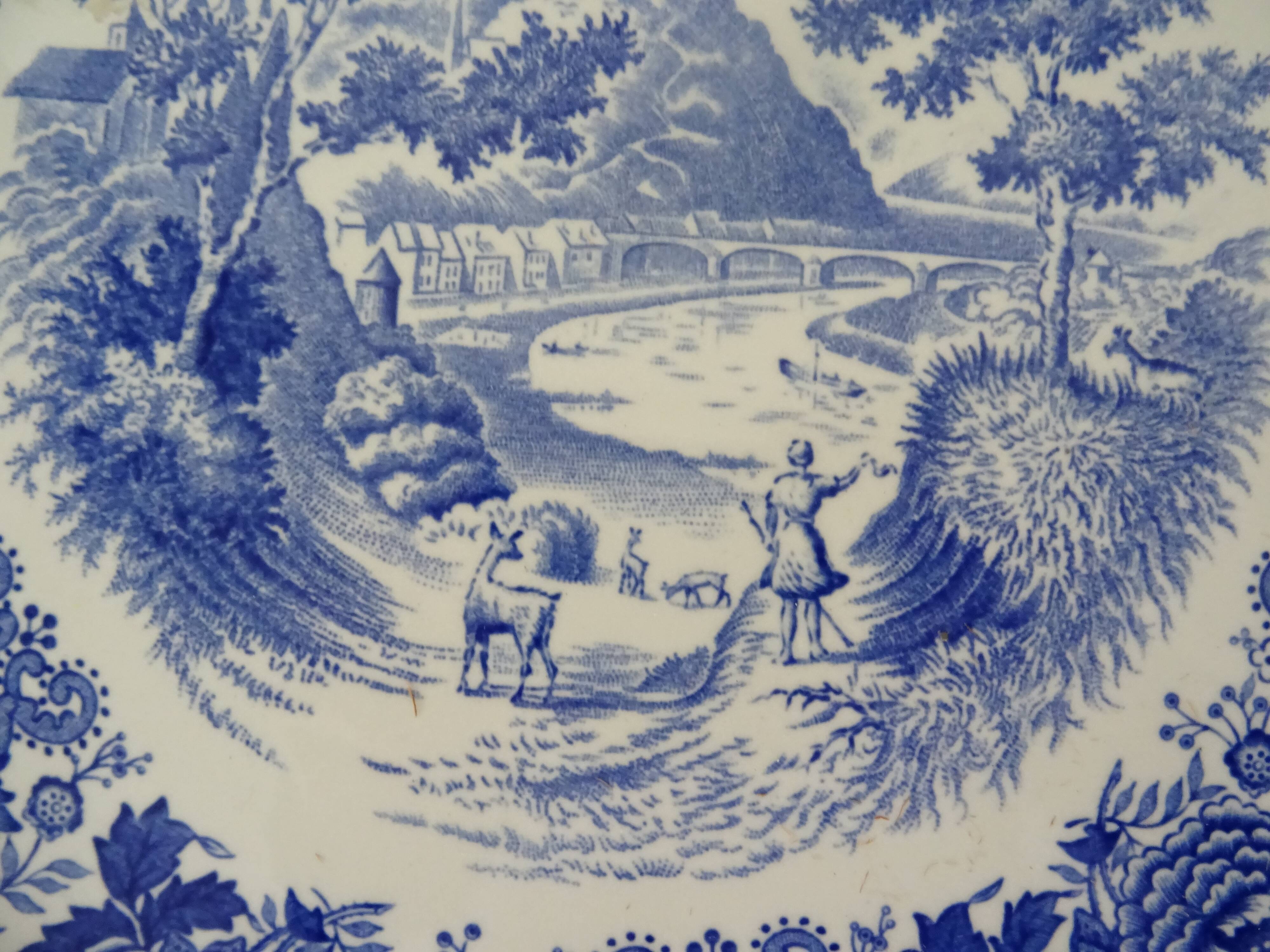 Round ceramic faience dish villeroy boch burgerland blue