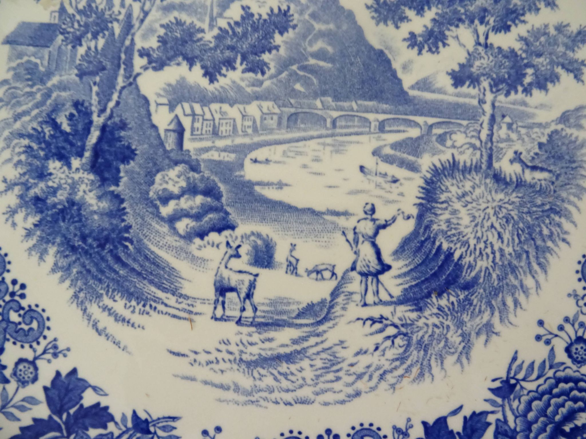 Round ceramic faience dish villeroy boch burgerland blue