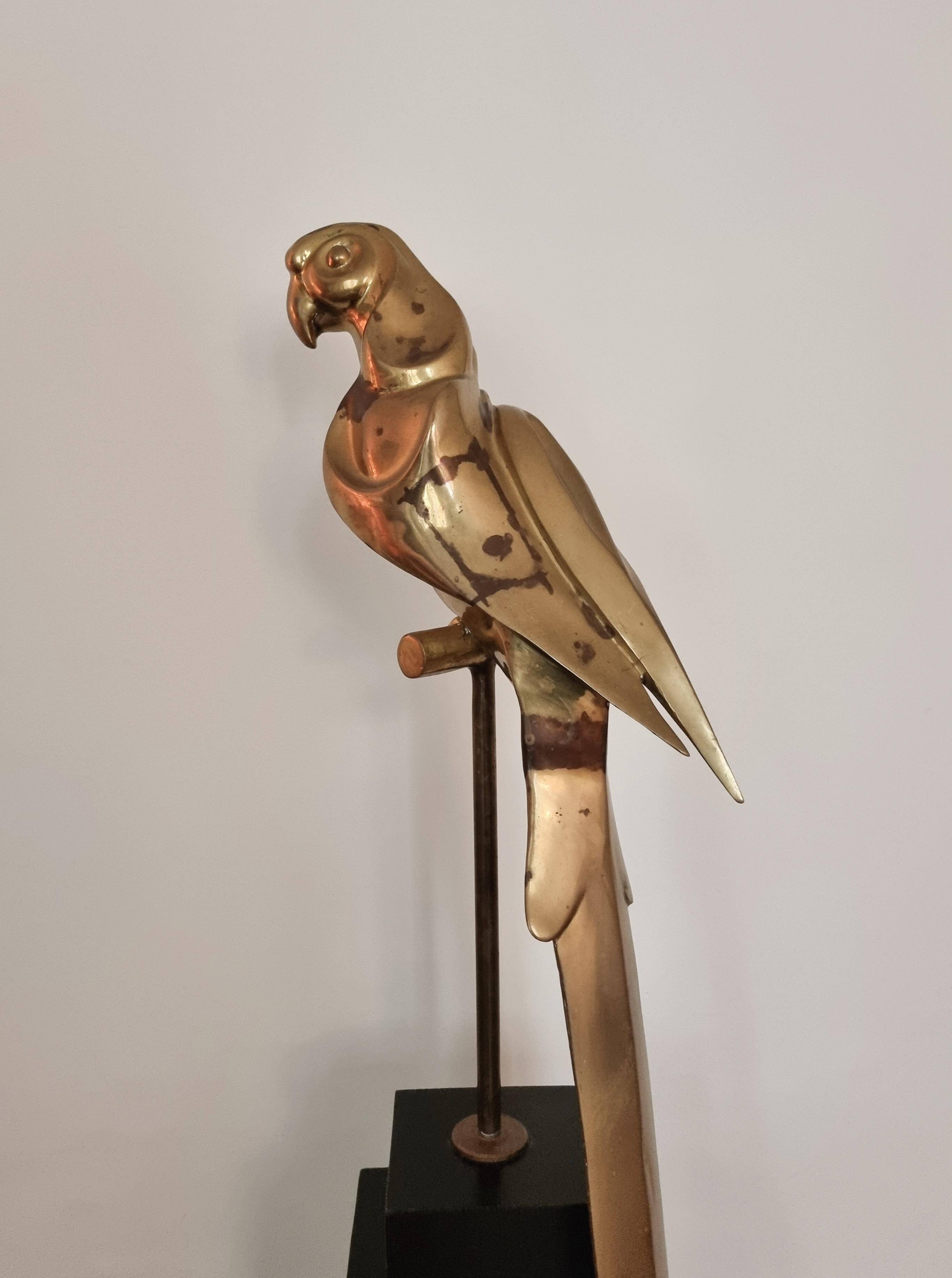 Decorative sculpture in solid brass representing a parrot, 1970s, Palm Beach/Hollywood Regency.