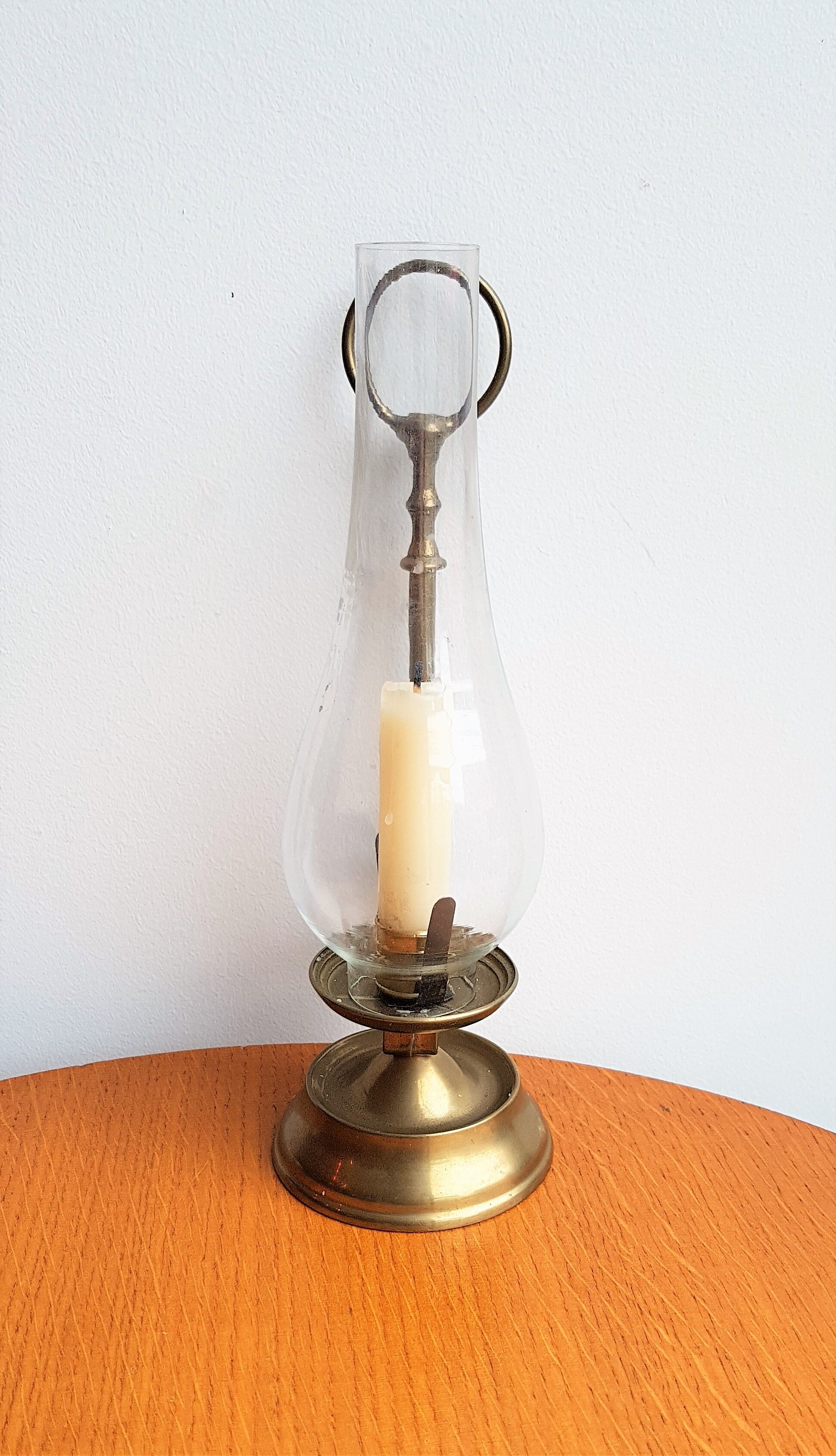 In brass and glass candleholder