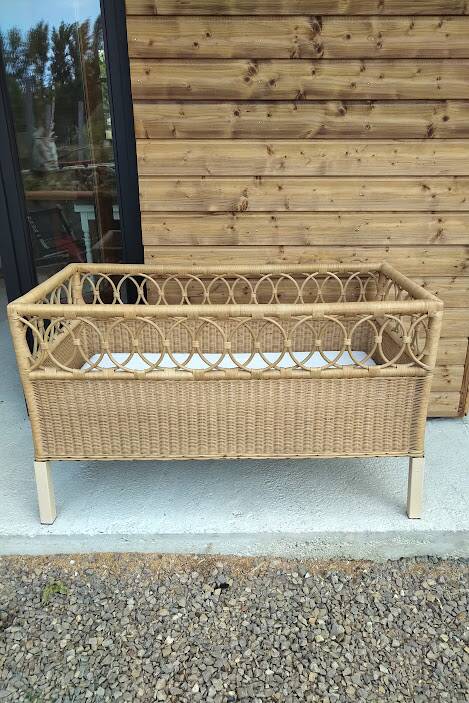 Rattan baby bed
