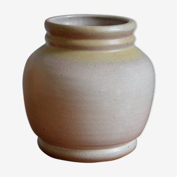 Capucin sandstone vase