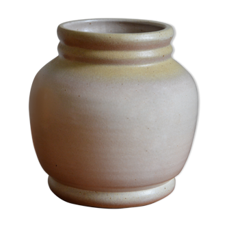 Capucin sandstone vase