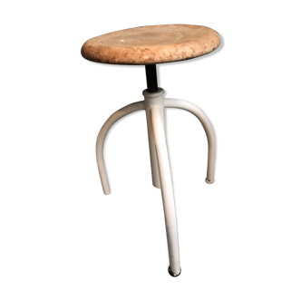 Indusriele drieppot old stool with round wooden seat