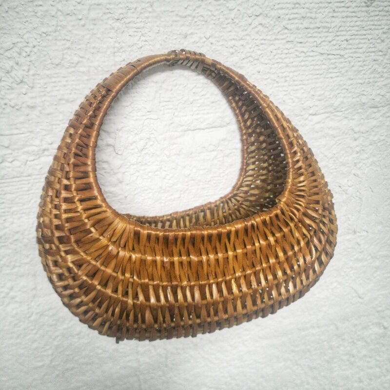 Woven wicker gondola basket