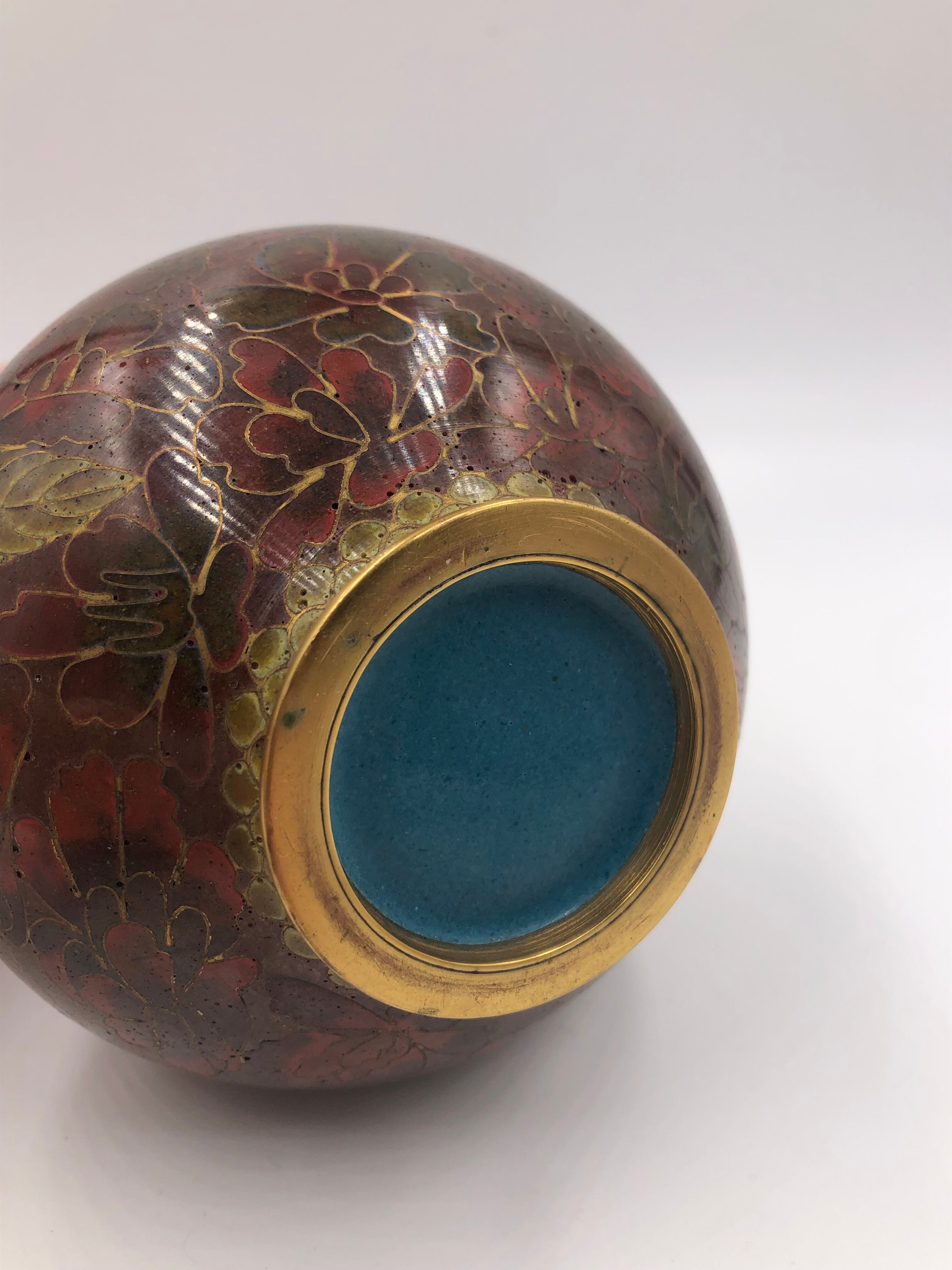 Asian vase XXth, Japan, copper and cloisonné enamels, decoration flowers red and gold.