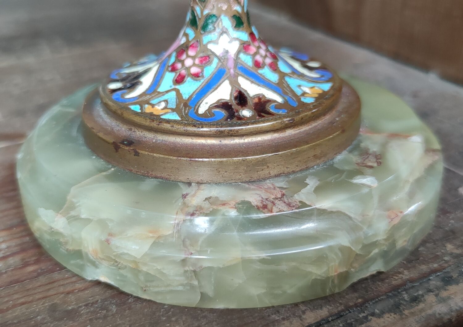 Vase mounted in lamp