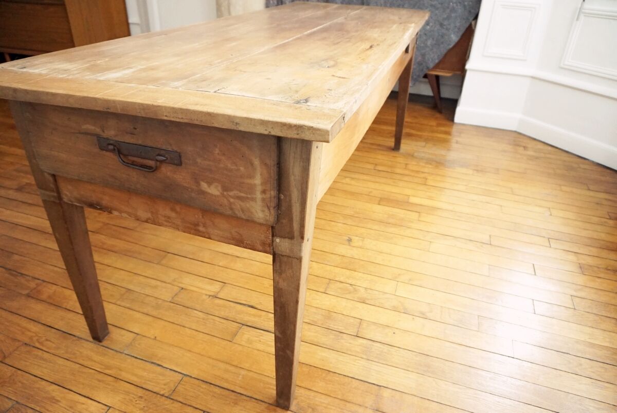 Old farm with 3 drawers table