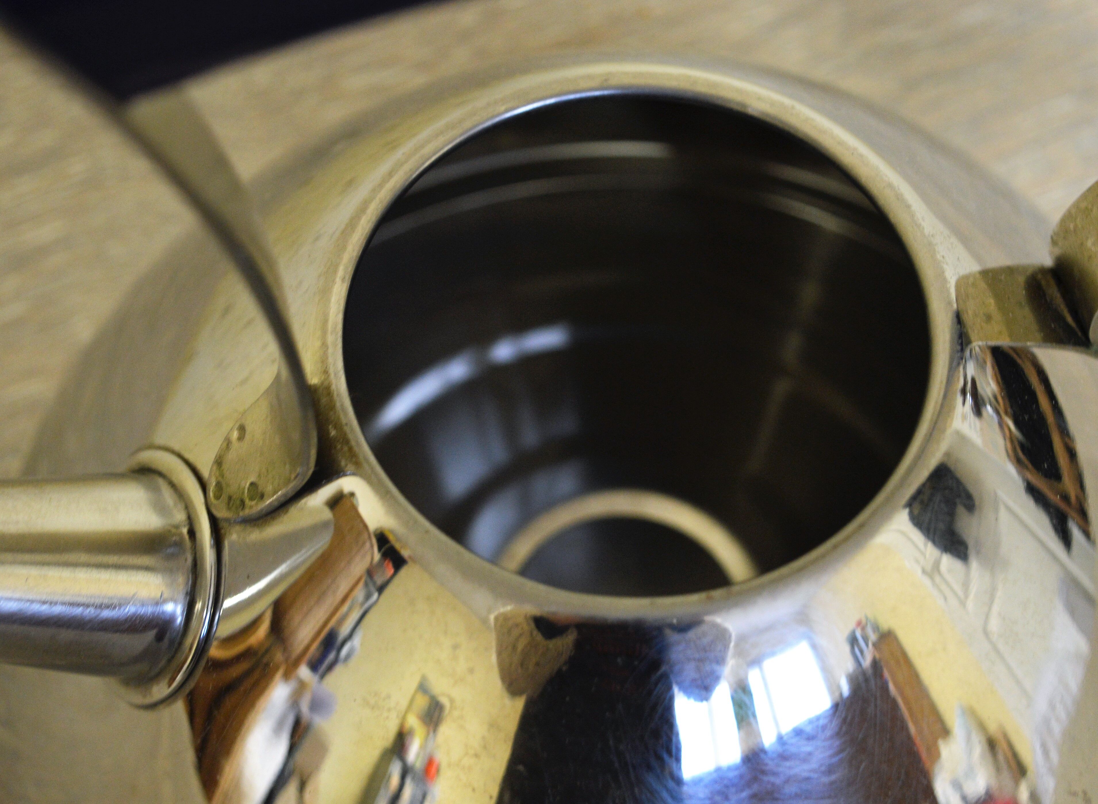 Metal kettle 80s