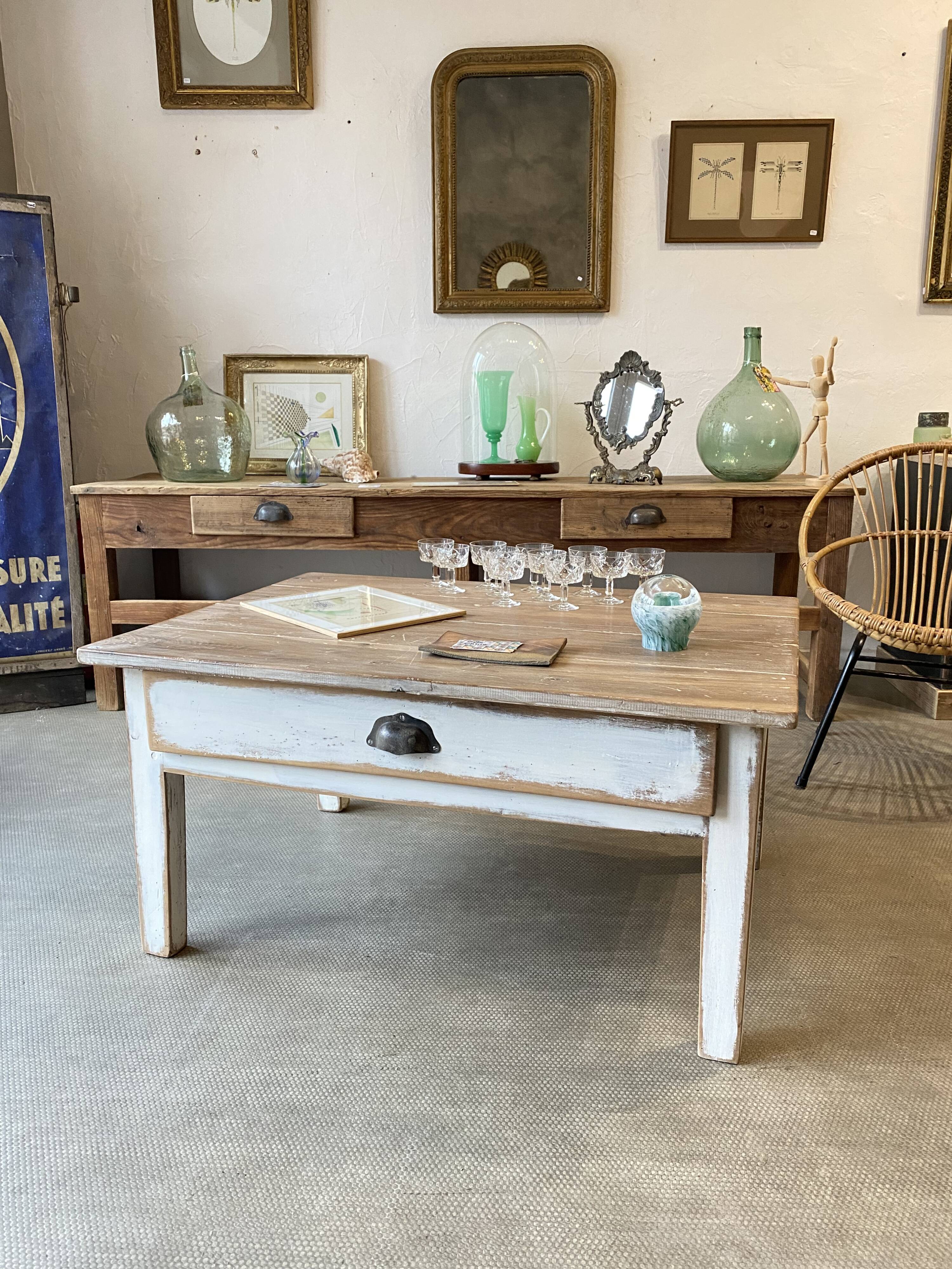 Coffee table with drawer