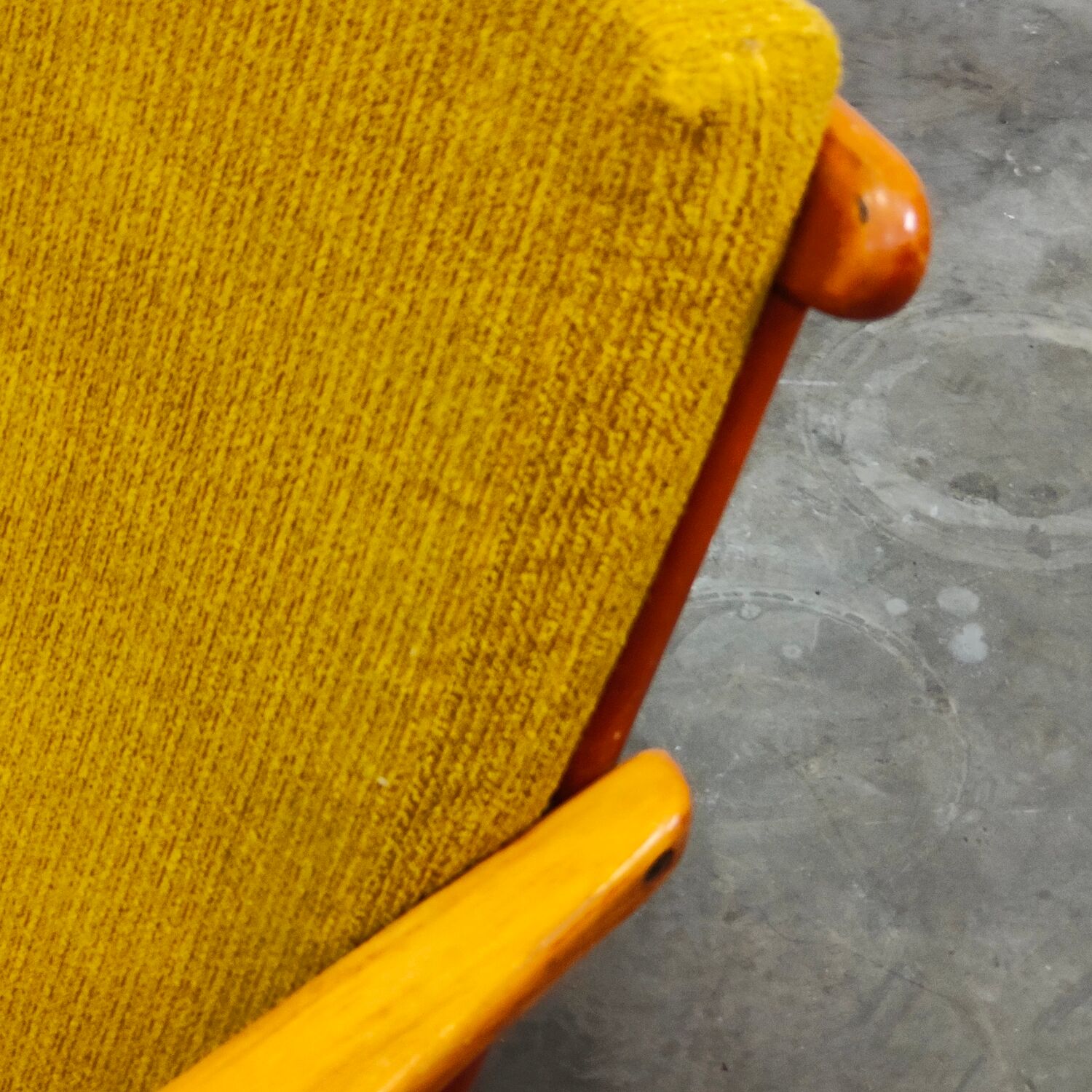 Fauteuil dit " Boomerang " jaune par Antonin Suman pour TON Bystrice 1960