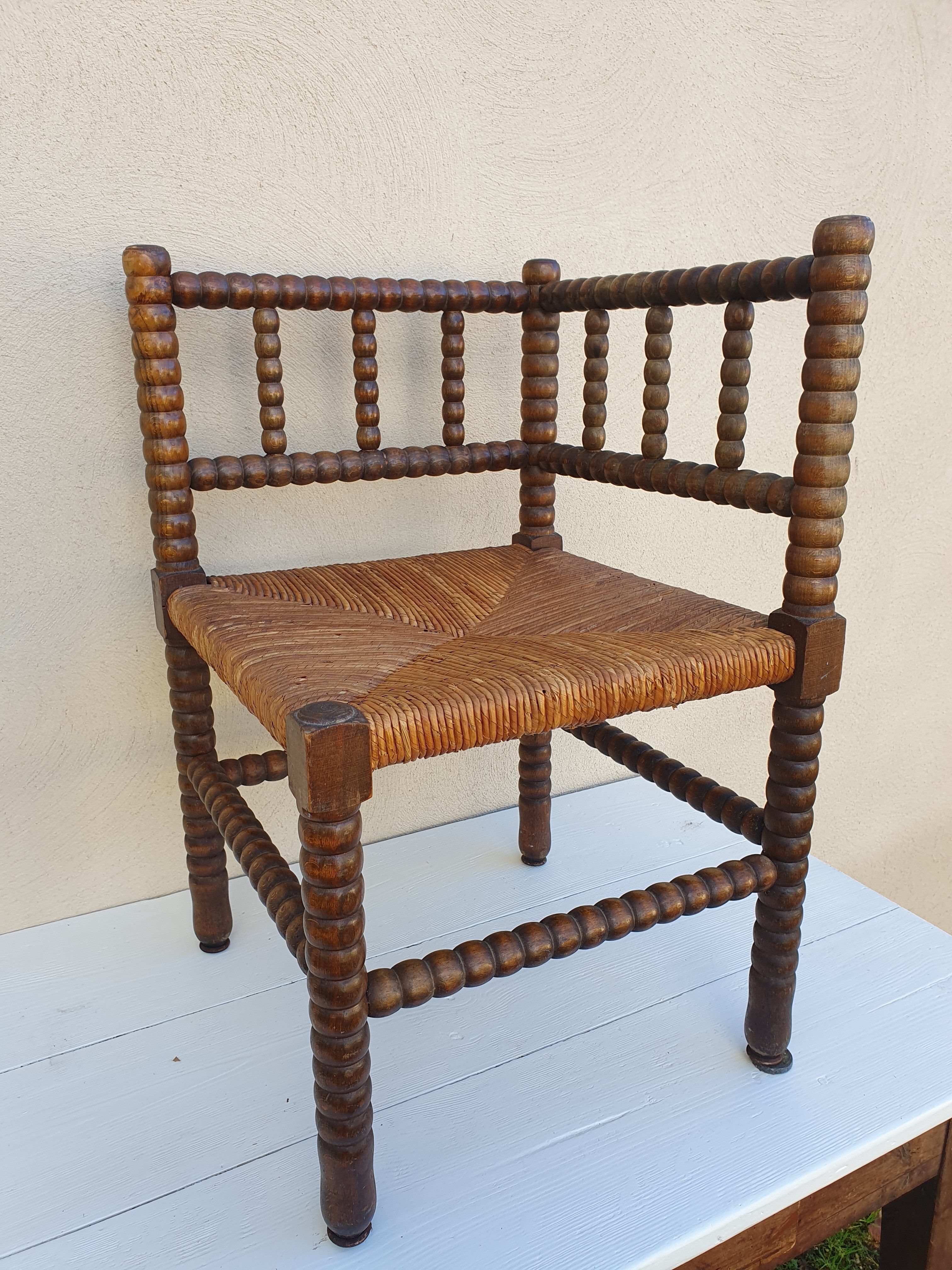 Corner armchair turned rosary style