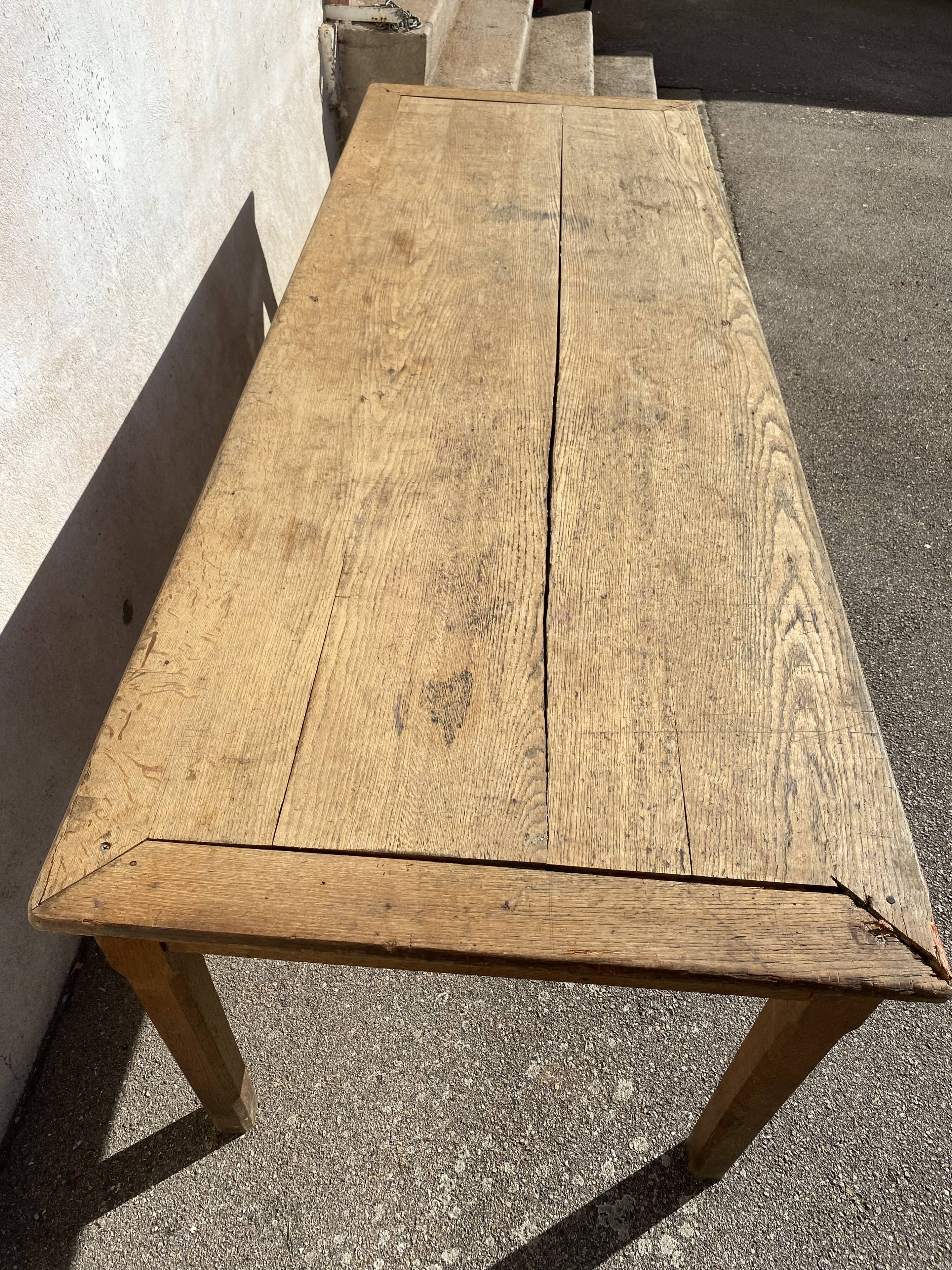 Table with 6 legs, furniture of trade