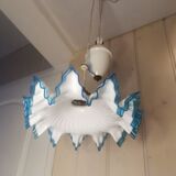 Suspension monte et baisse en opaline et porcelaine