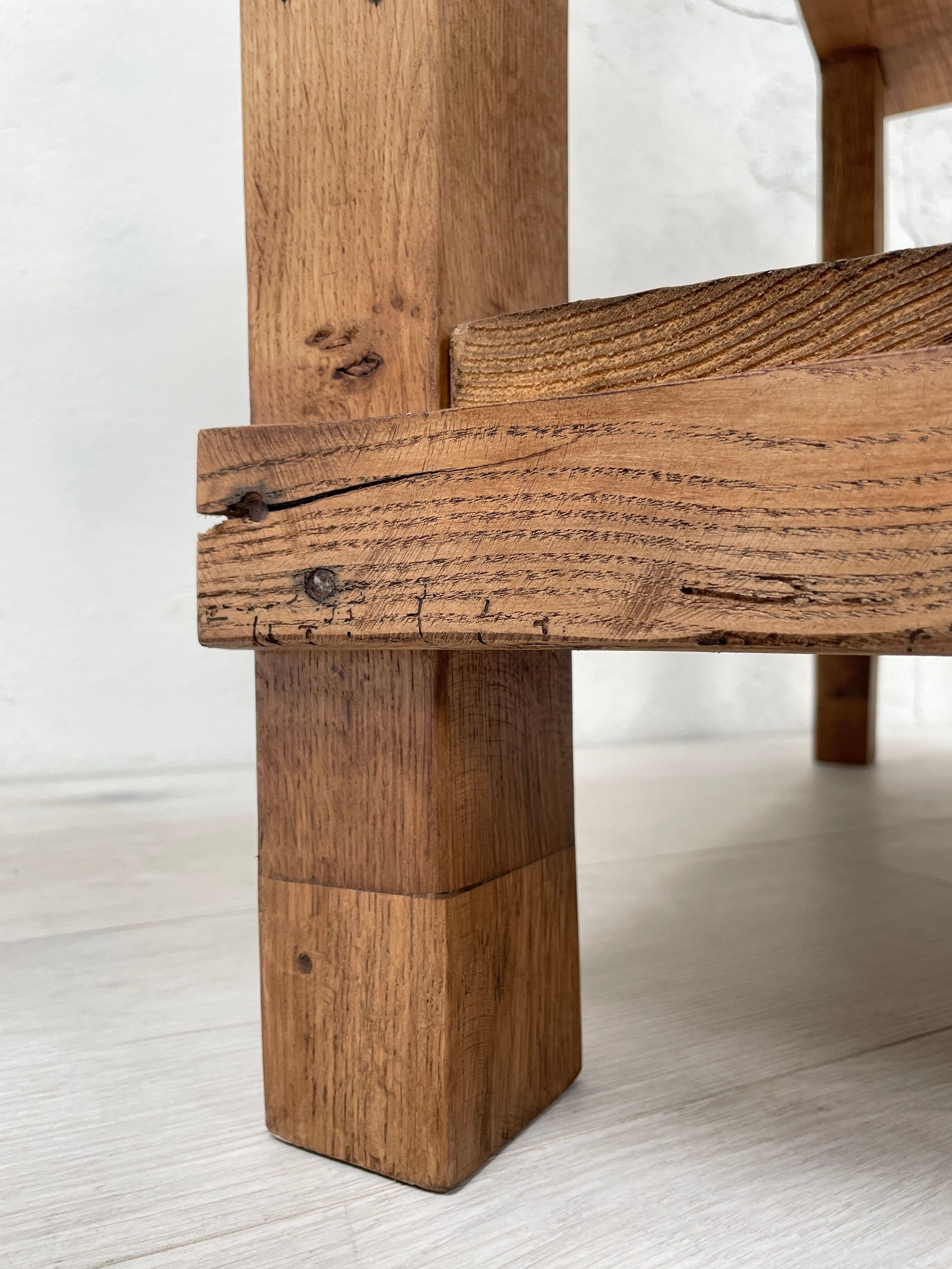 Establishment / console in raw wood