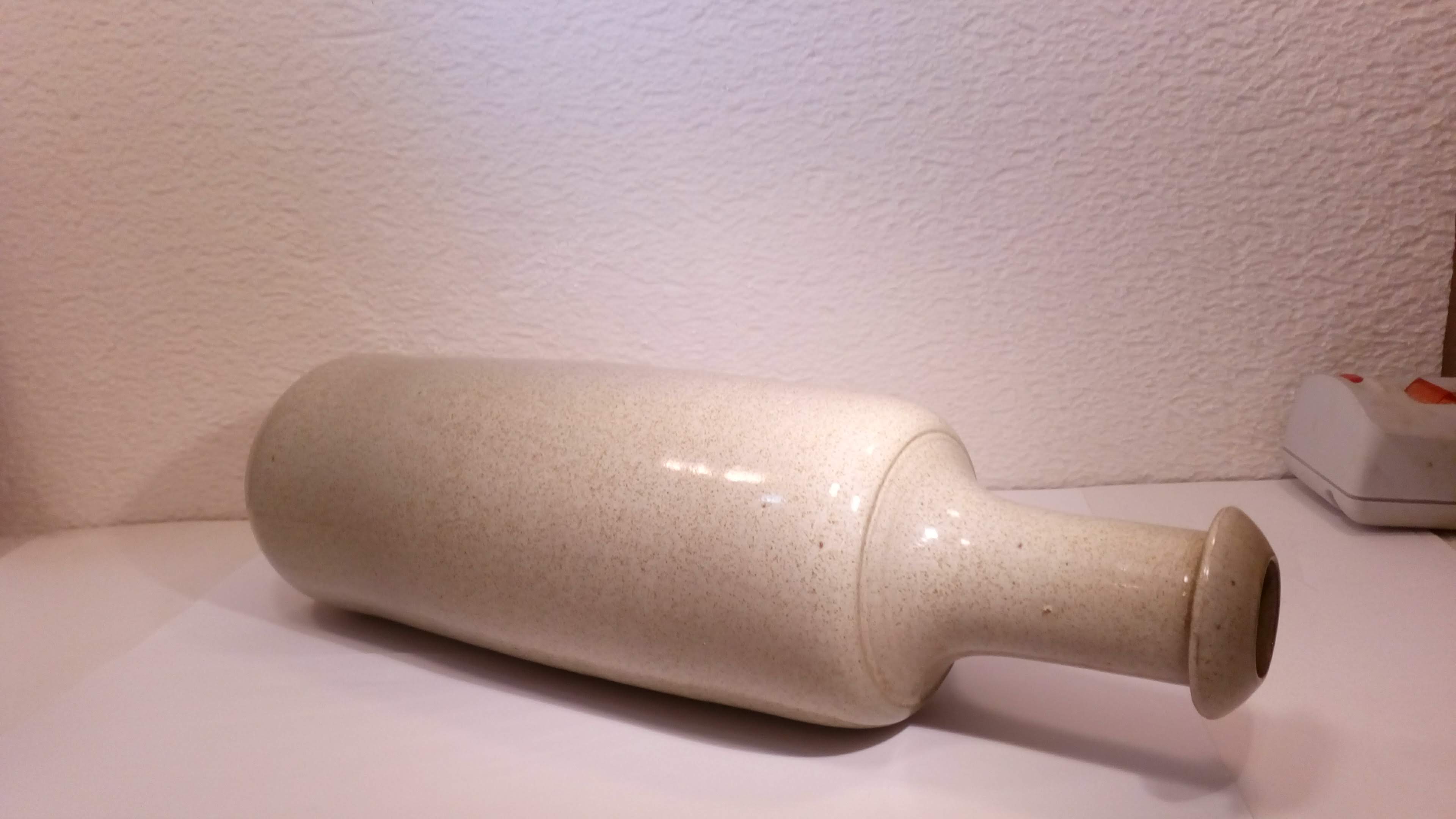 Bouteille en grès vernissé grise