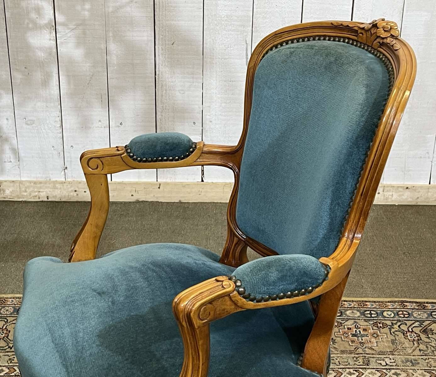 Louis XV style cabriolet armchair in beech wood
