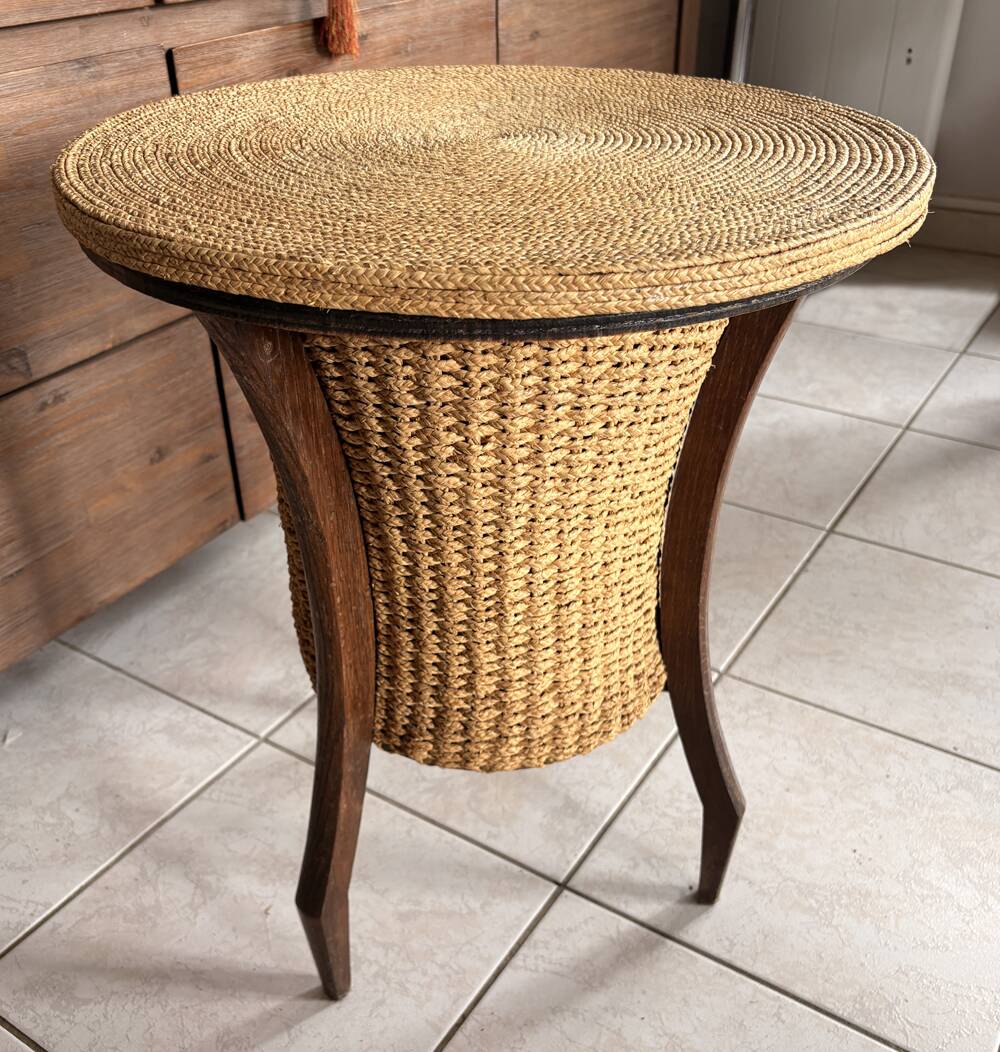 Vintage tripod work lamp in wicker and wood, 1960s style.