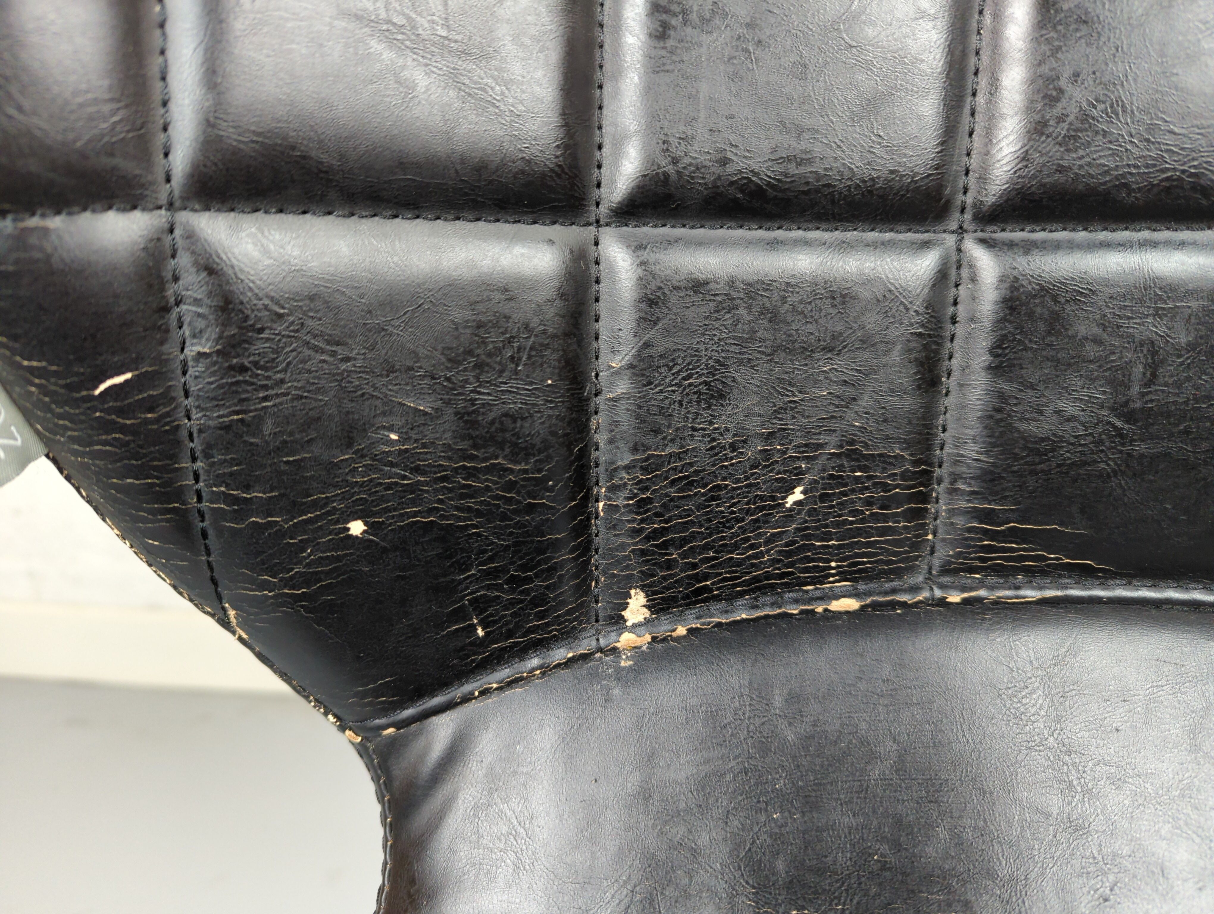 Zuiver black leather chair