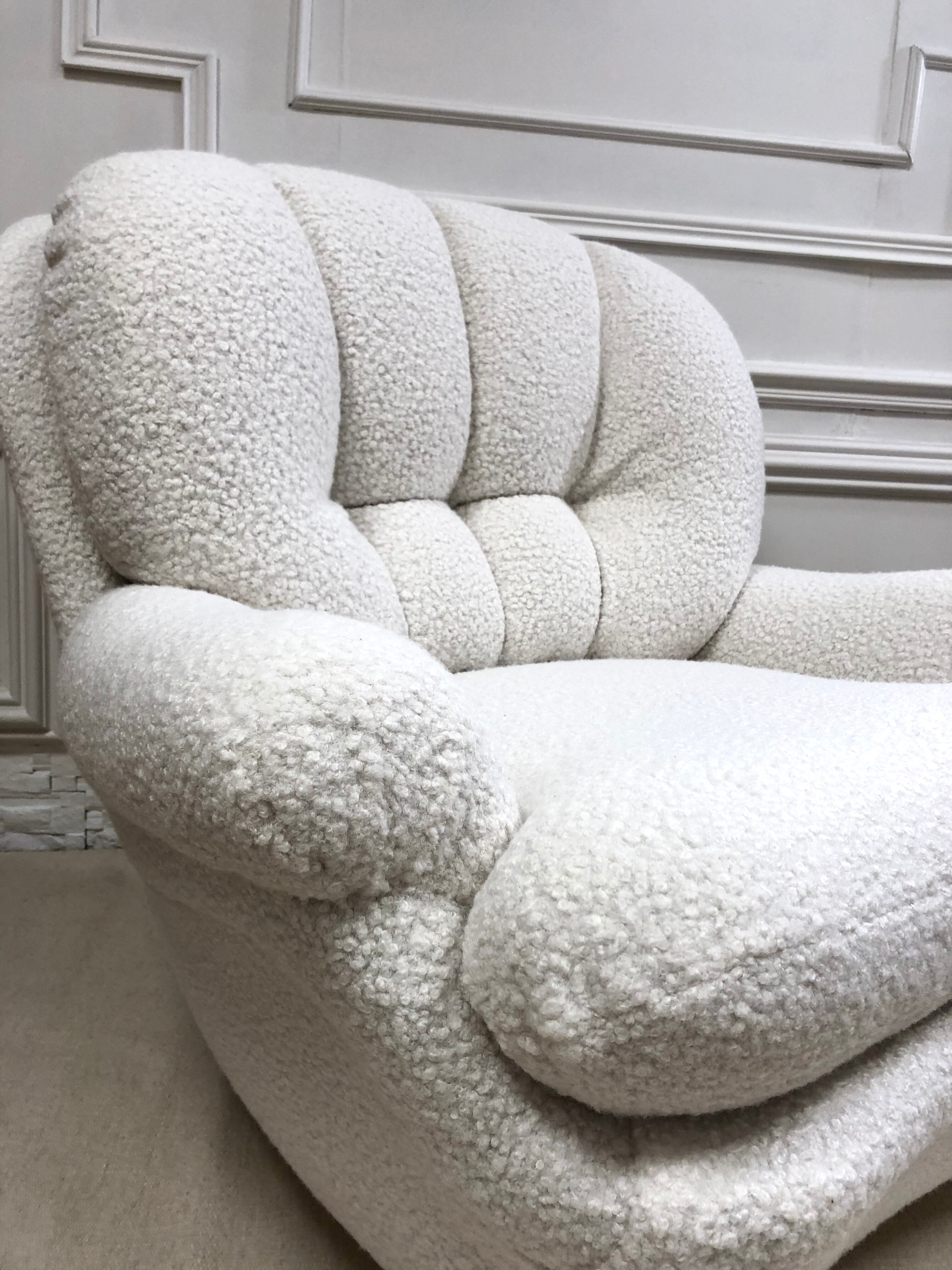 Vintage 80s shell armchair in curly wool