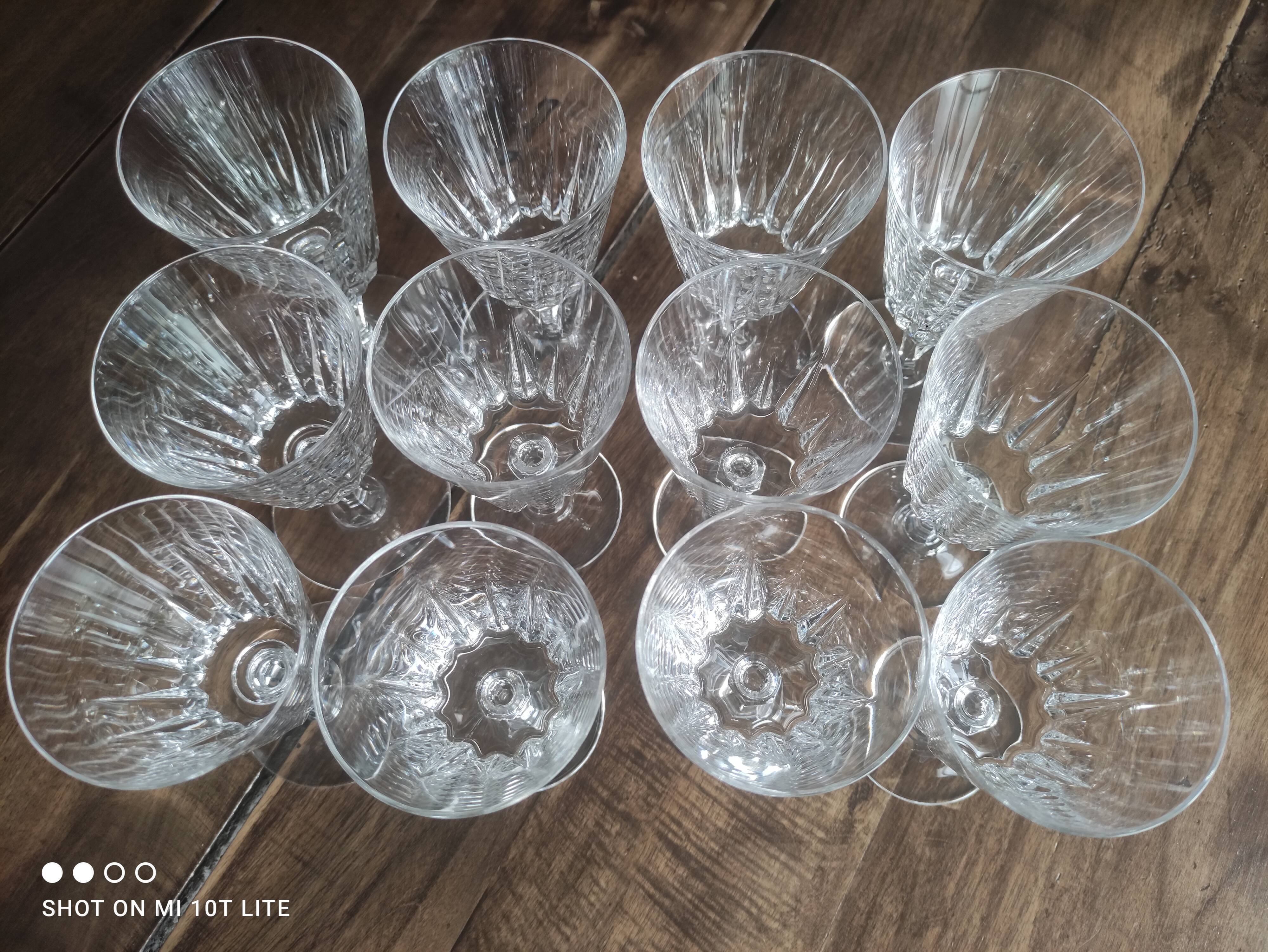 Set of 12 white wine glasses in chiseled crystal