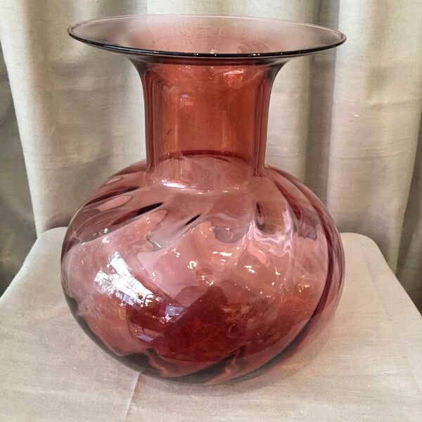 Vase forme oignon de couleur rose rouge