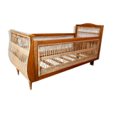 Child bed in curved wood and rattan