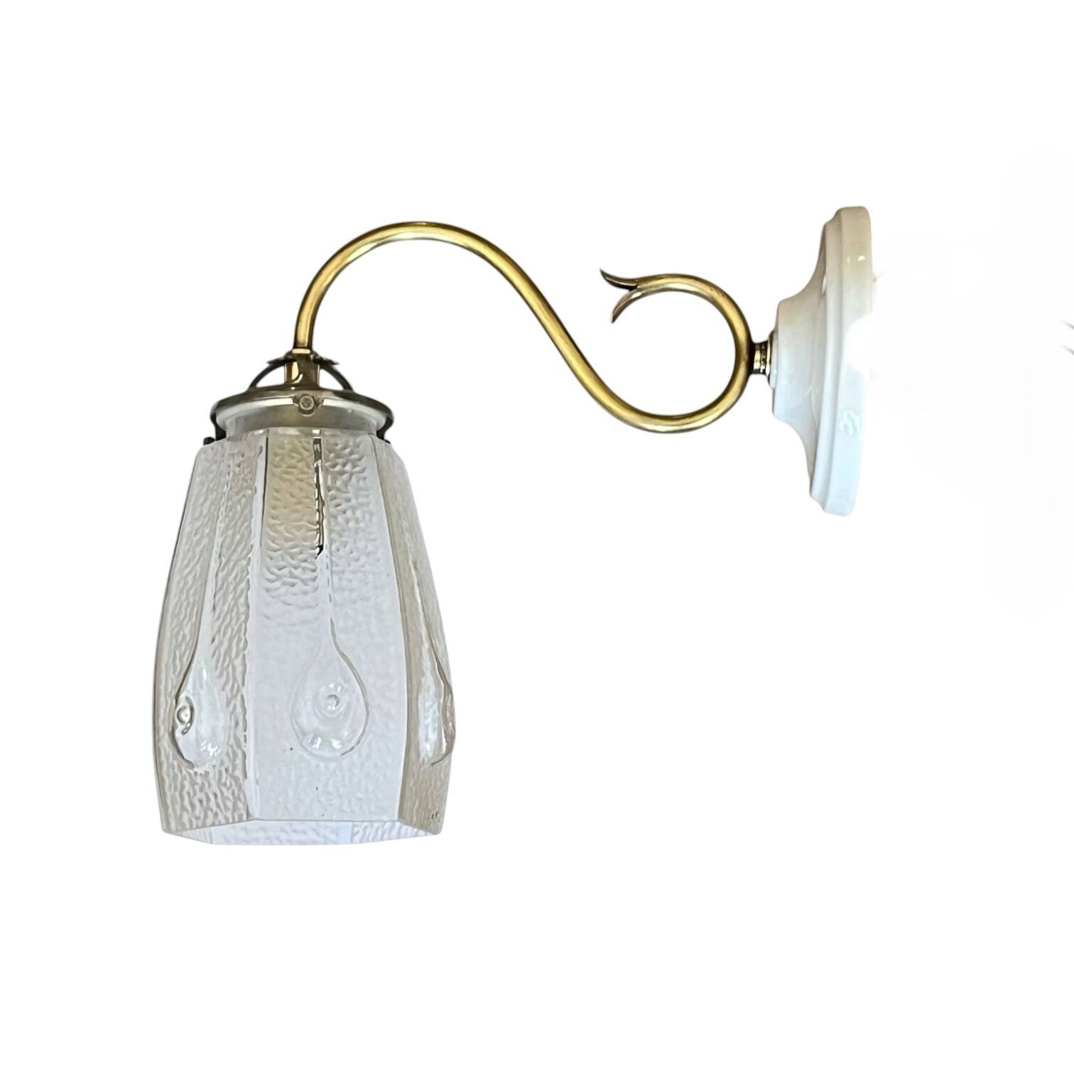 Vintage brass wall light with Art Nouveau tulip shade.