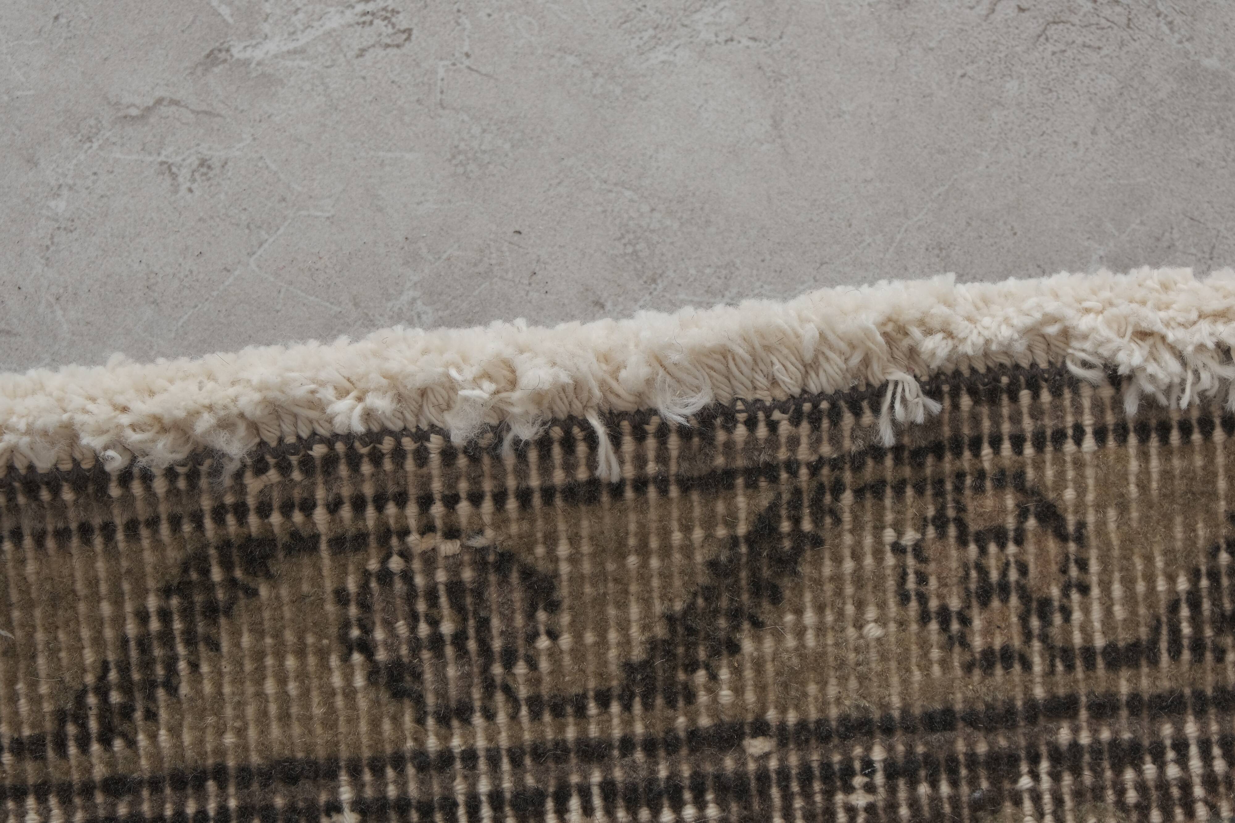 Vintage Turkish rug from Oushak, hand-woven 115x383 cm