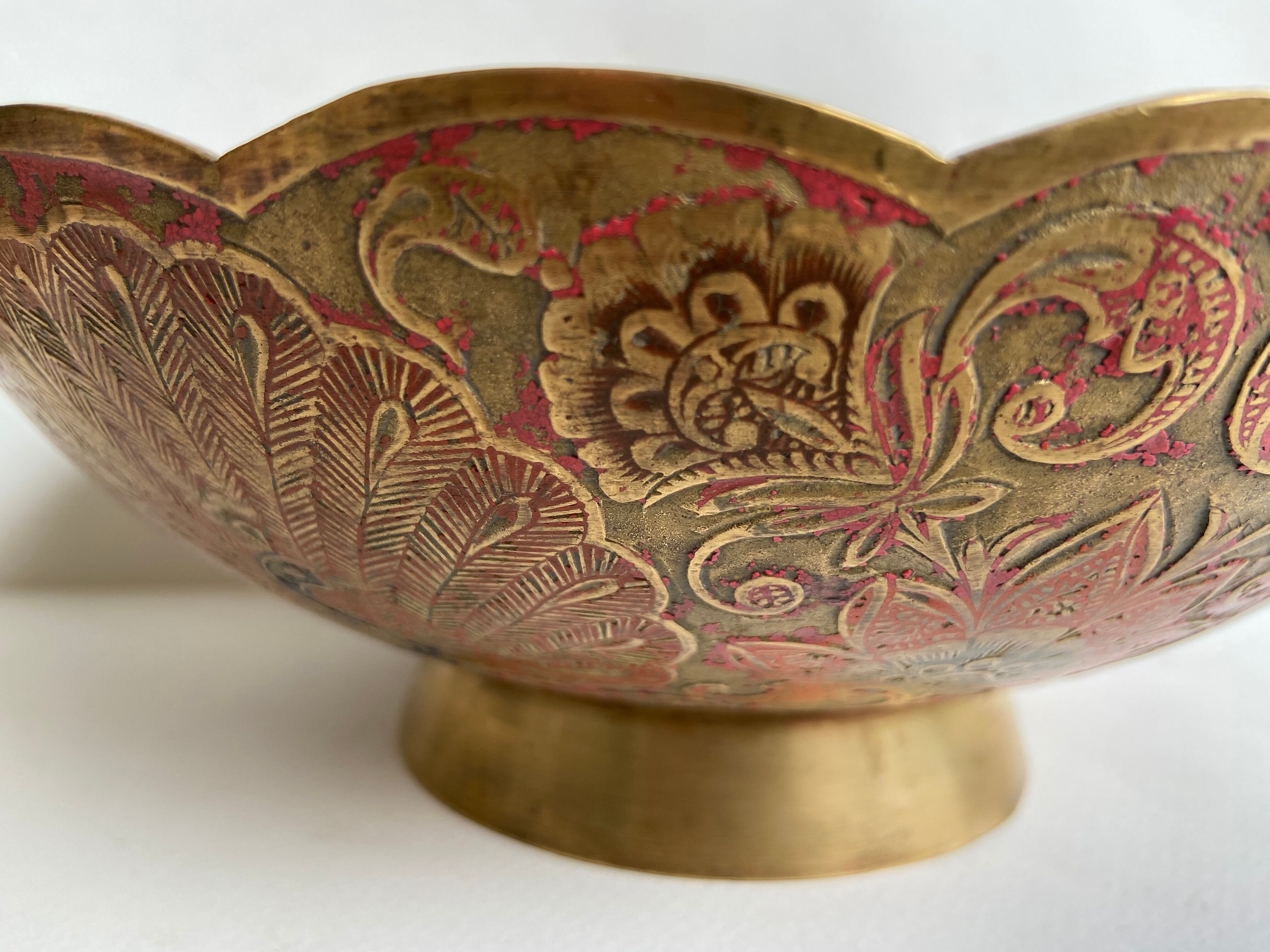 Trinket bowl in gilded brass