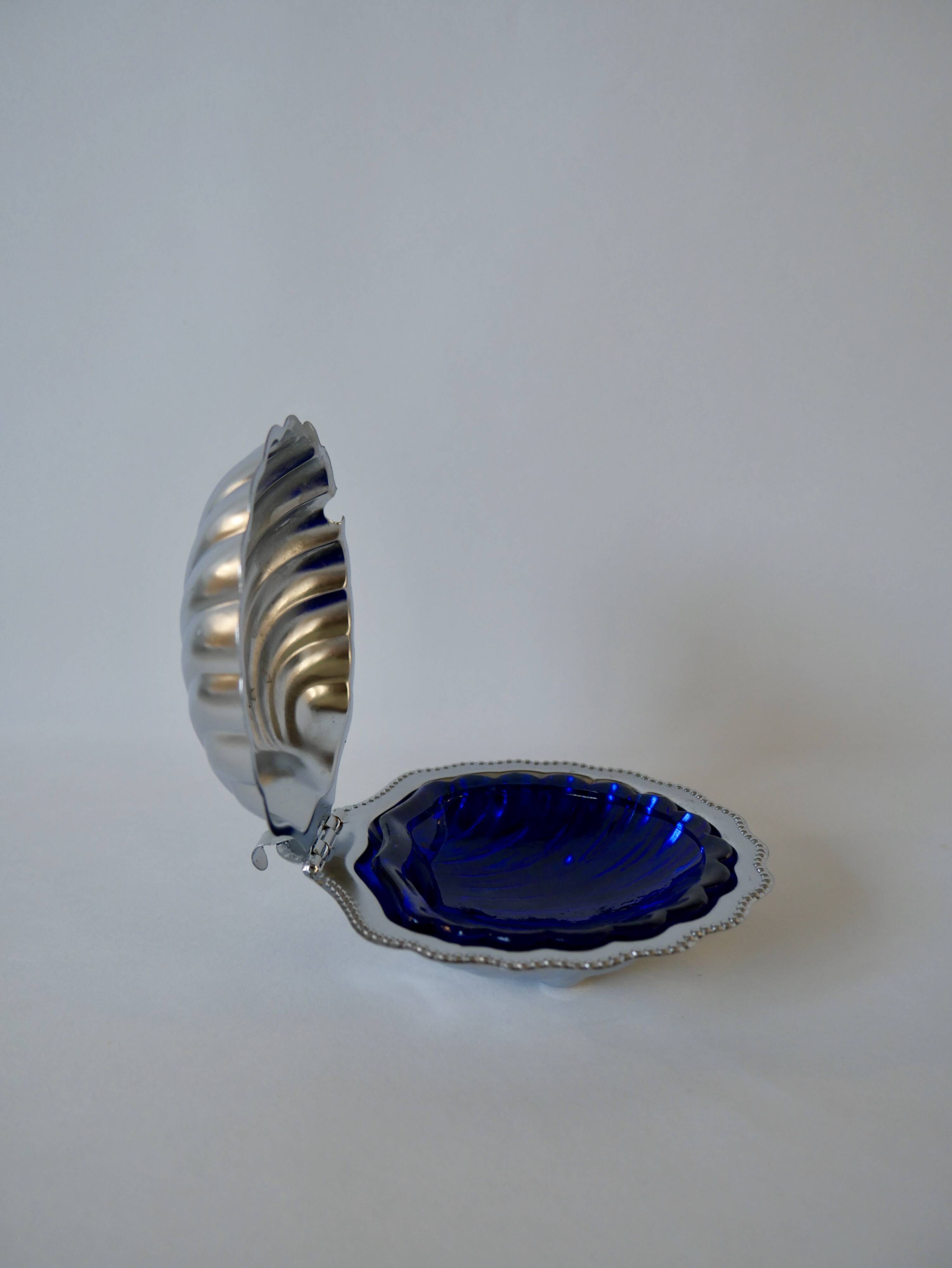 Shell pocket in silver metal and blue glass interior from the 60s and 70s