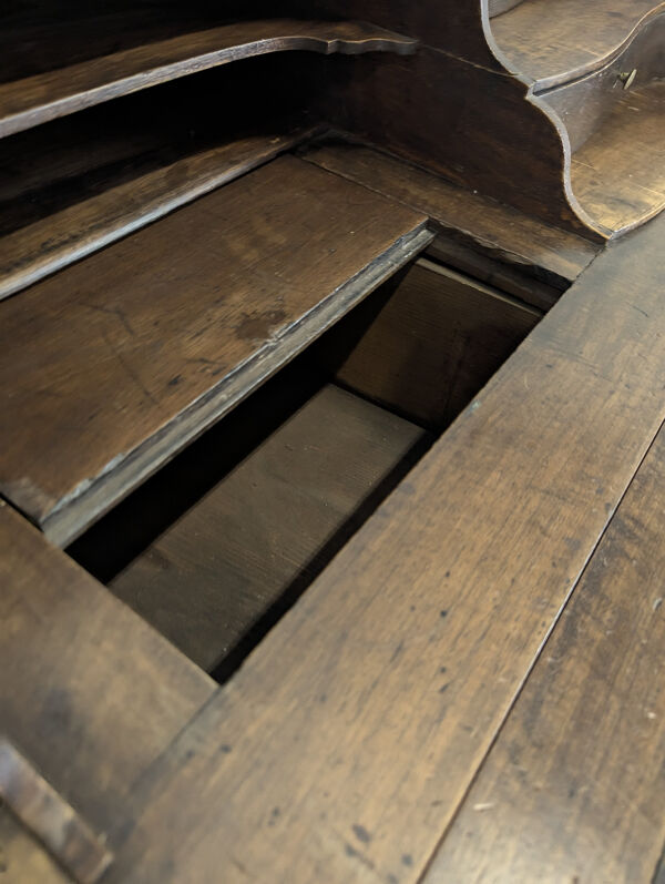 Secrétaire dos d'âne en noyer