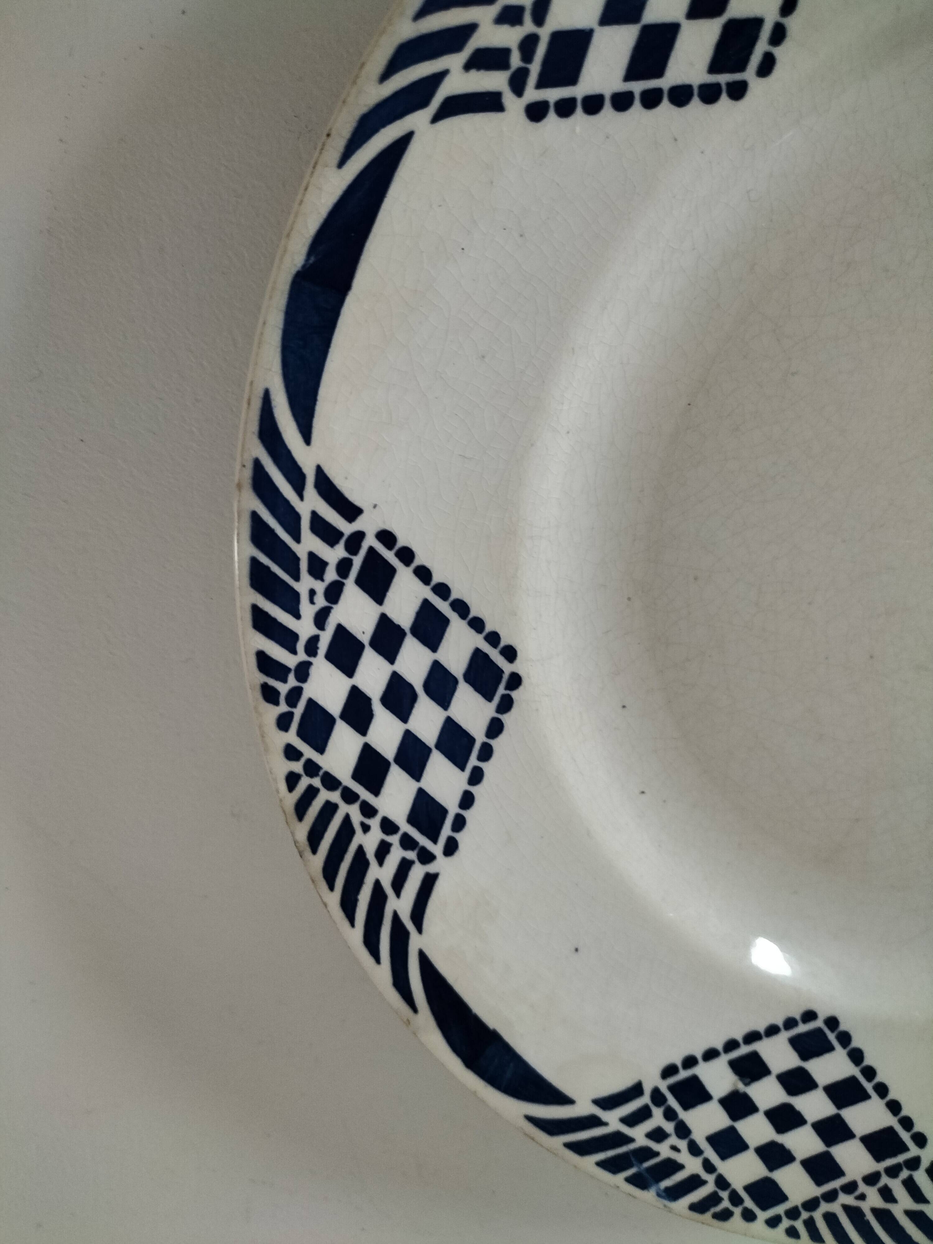 Moulin des loups plate, puppet model