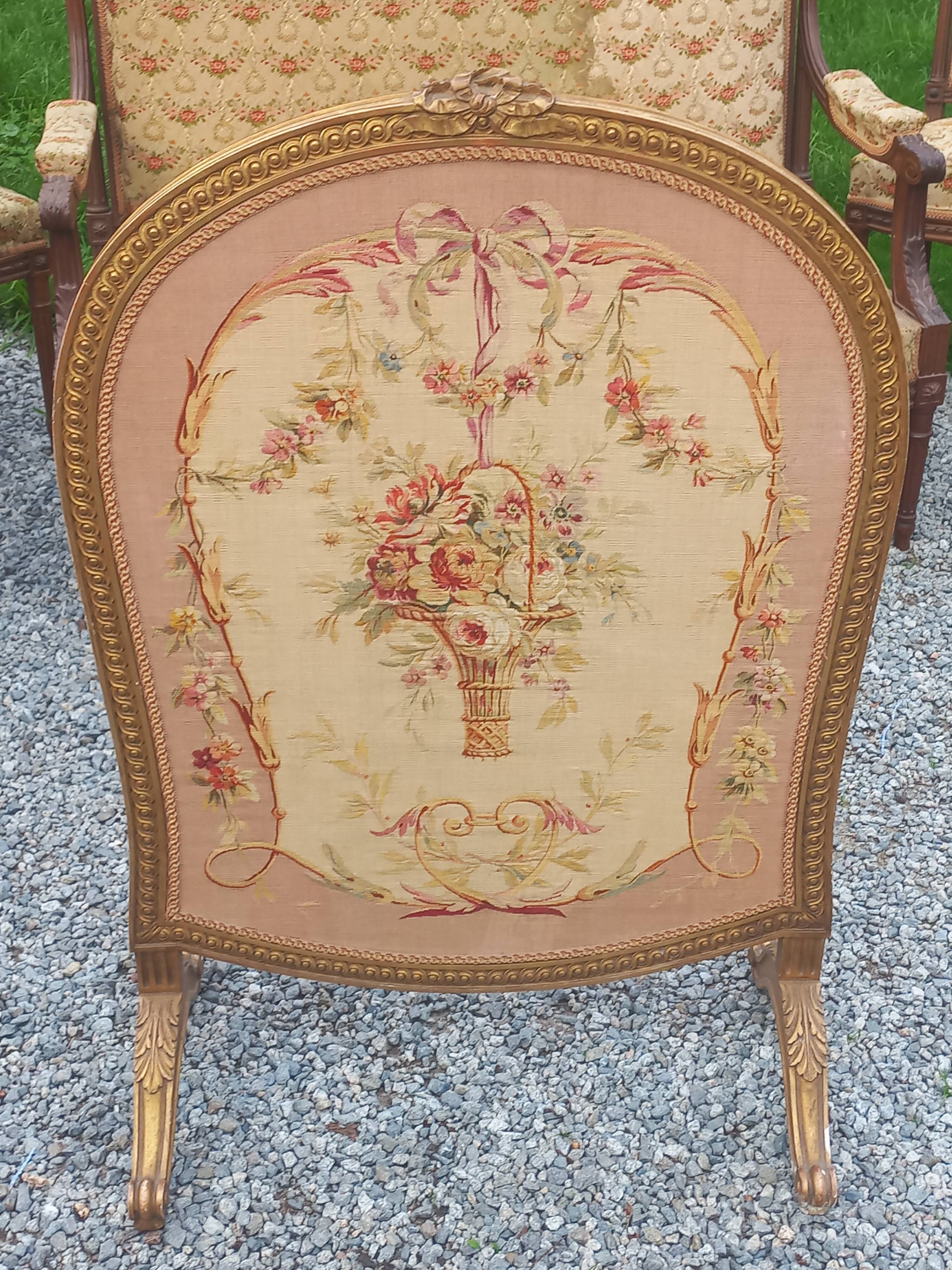 Golden wooden fireplace screen and Aubusson tapestry, 19th century.