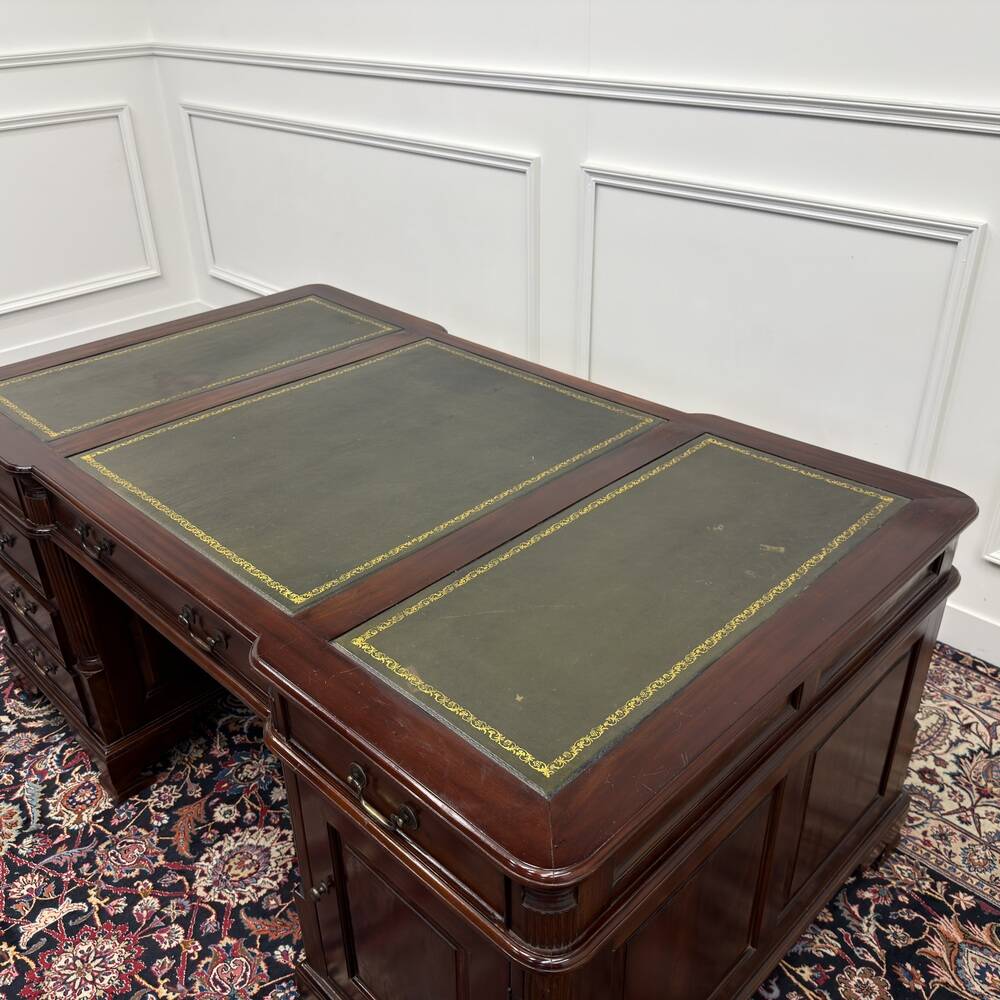 Bureau classique en cuir vert Partnerdesk