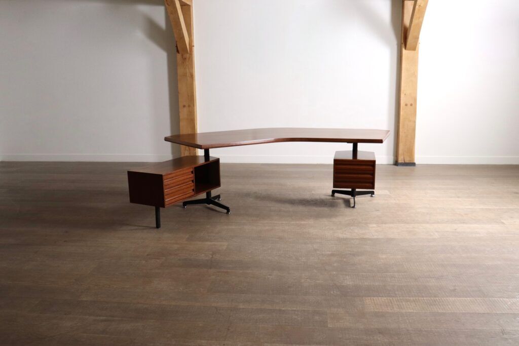 Osvaldo Borsani T96 Boomerang desk for Tecno, Italy, 1956