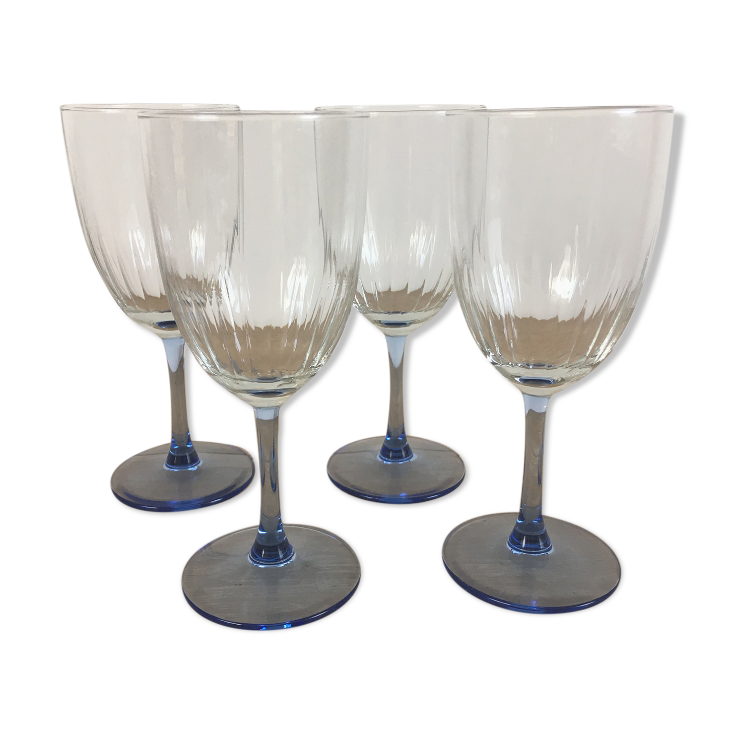 Verres striés à pied bleu