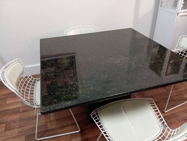 Table design 80's en granit noir