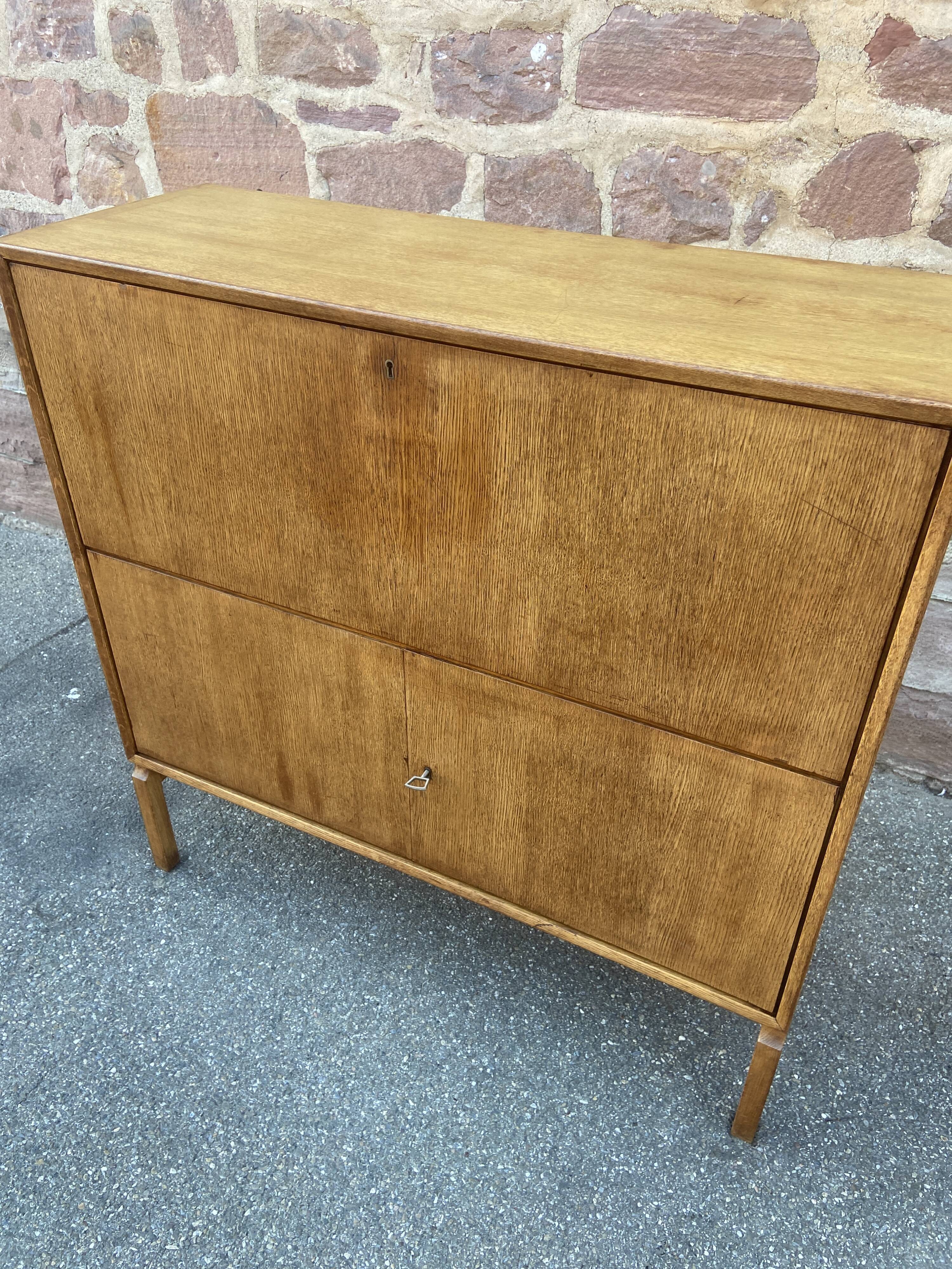 Scandinavian secretary