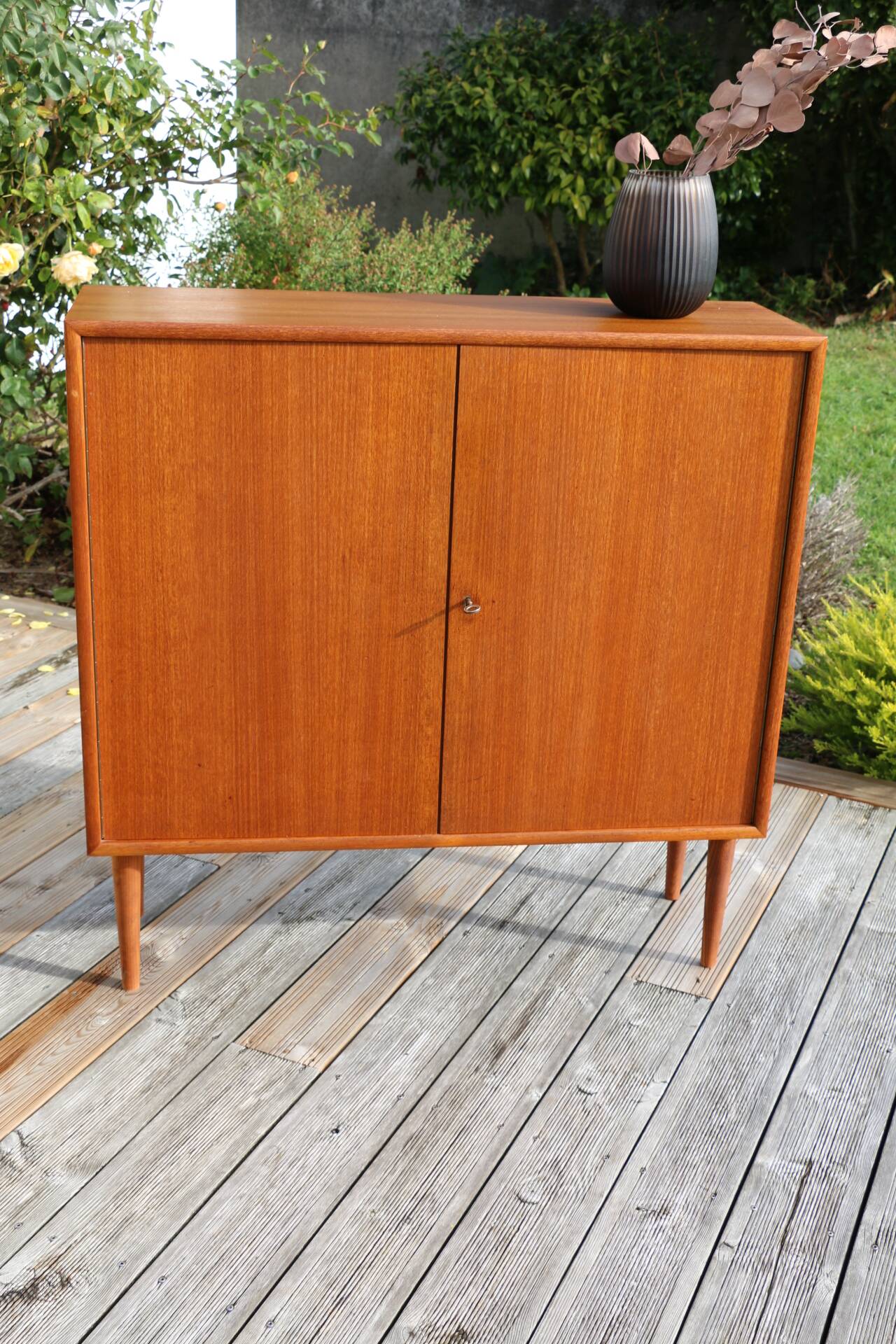 WK Mobel 2-door dresser console cabinet