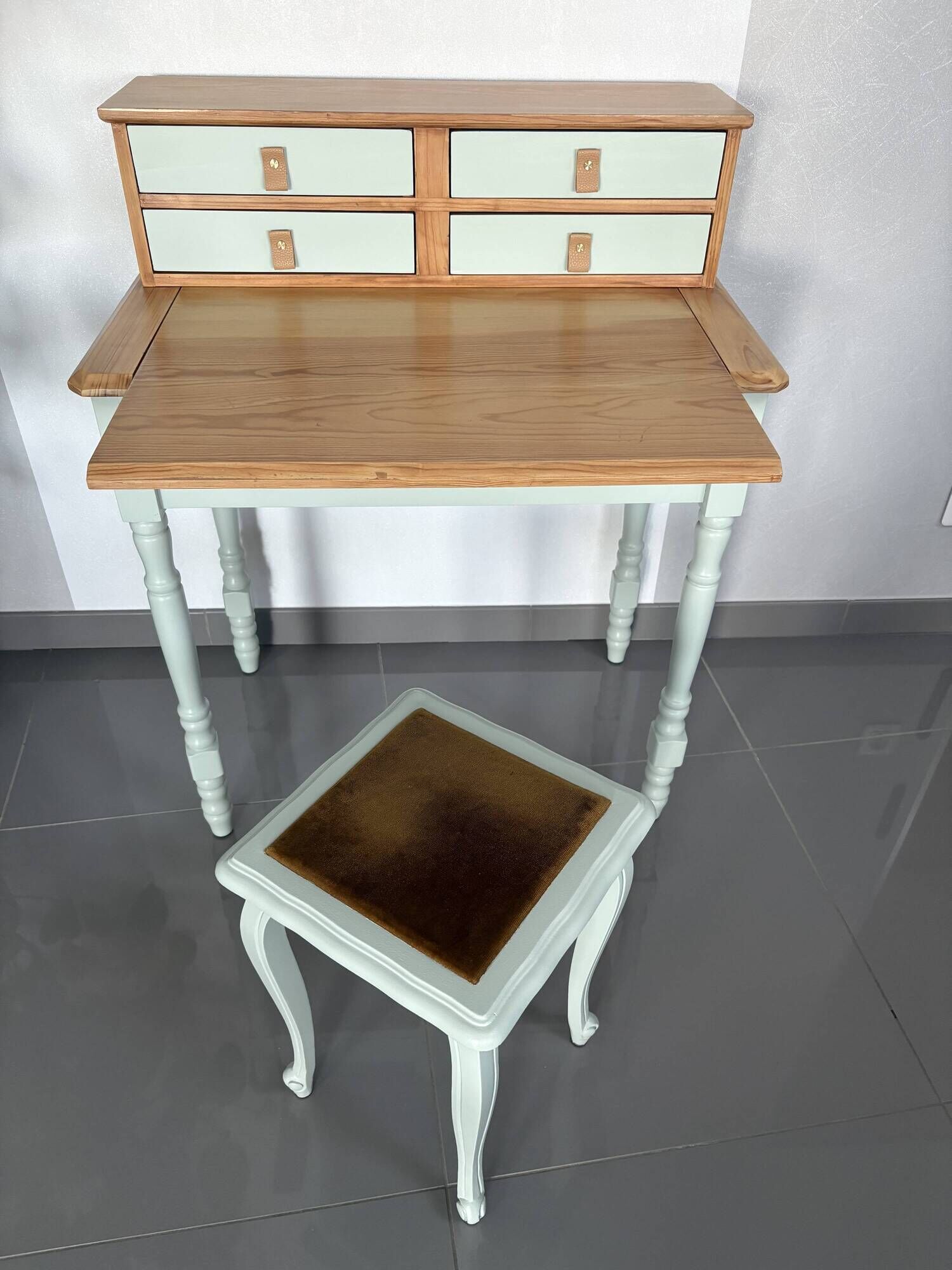 Coiffeuse / Bureau rénové et Tabouret velours, Touche Naturelle Moderne