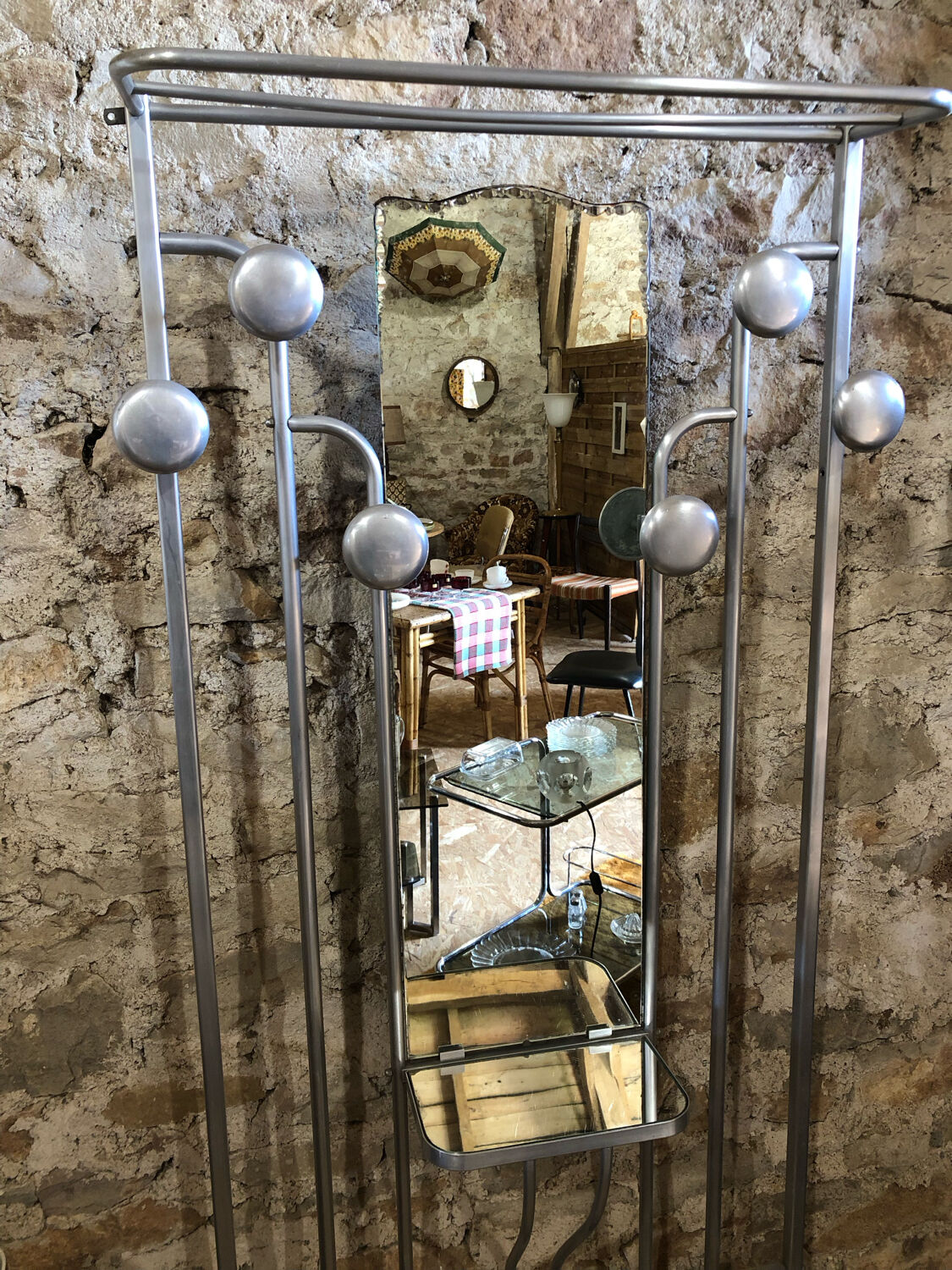 Wall-mounted cloakroom coat racks