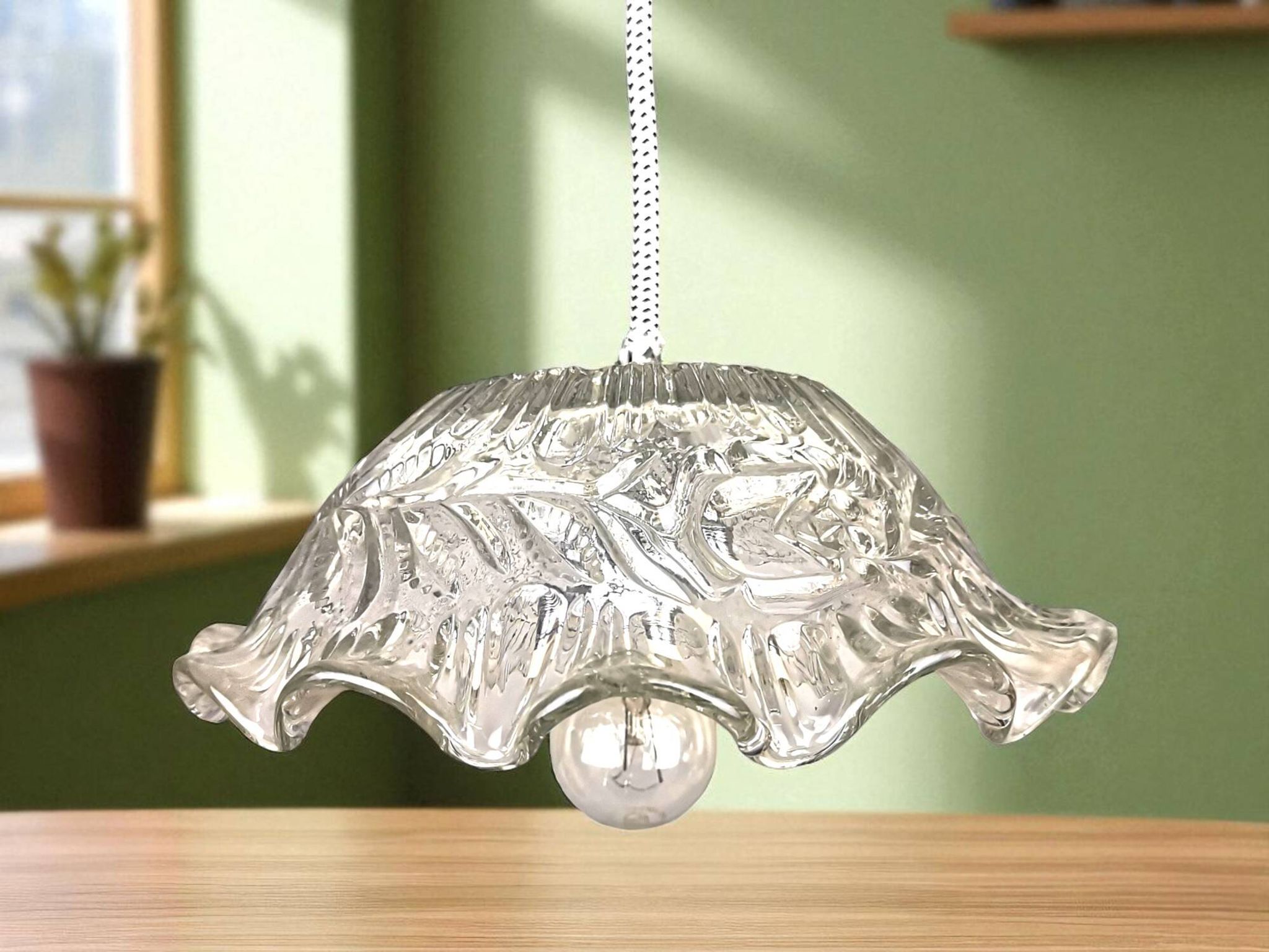 Lampe suspendue en verre de ferme du milieu du siècle