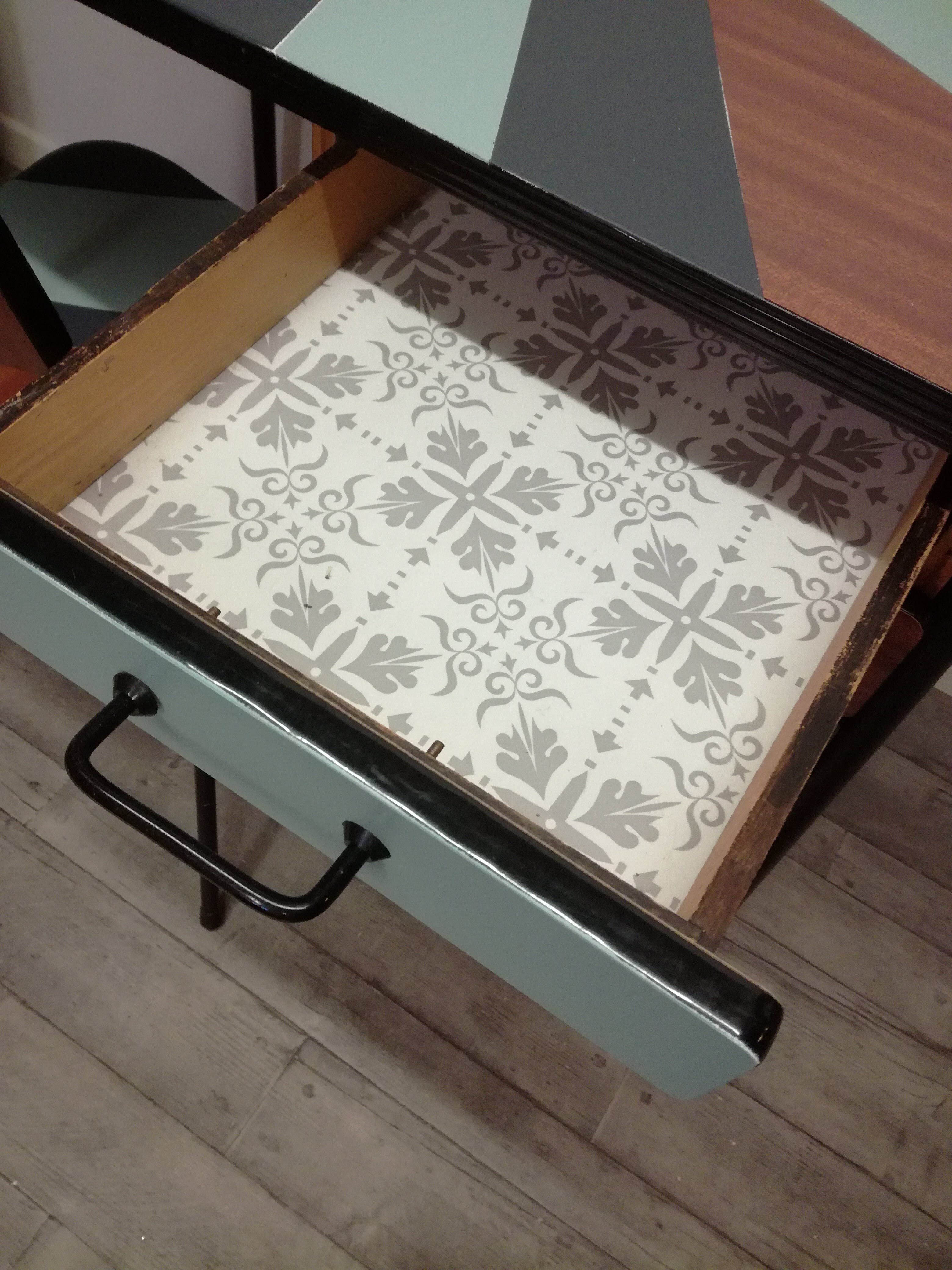 Child's desk and his chair in formica graphic patterns and his chair