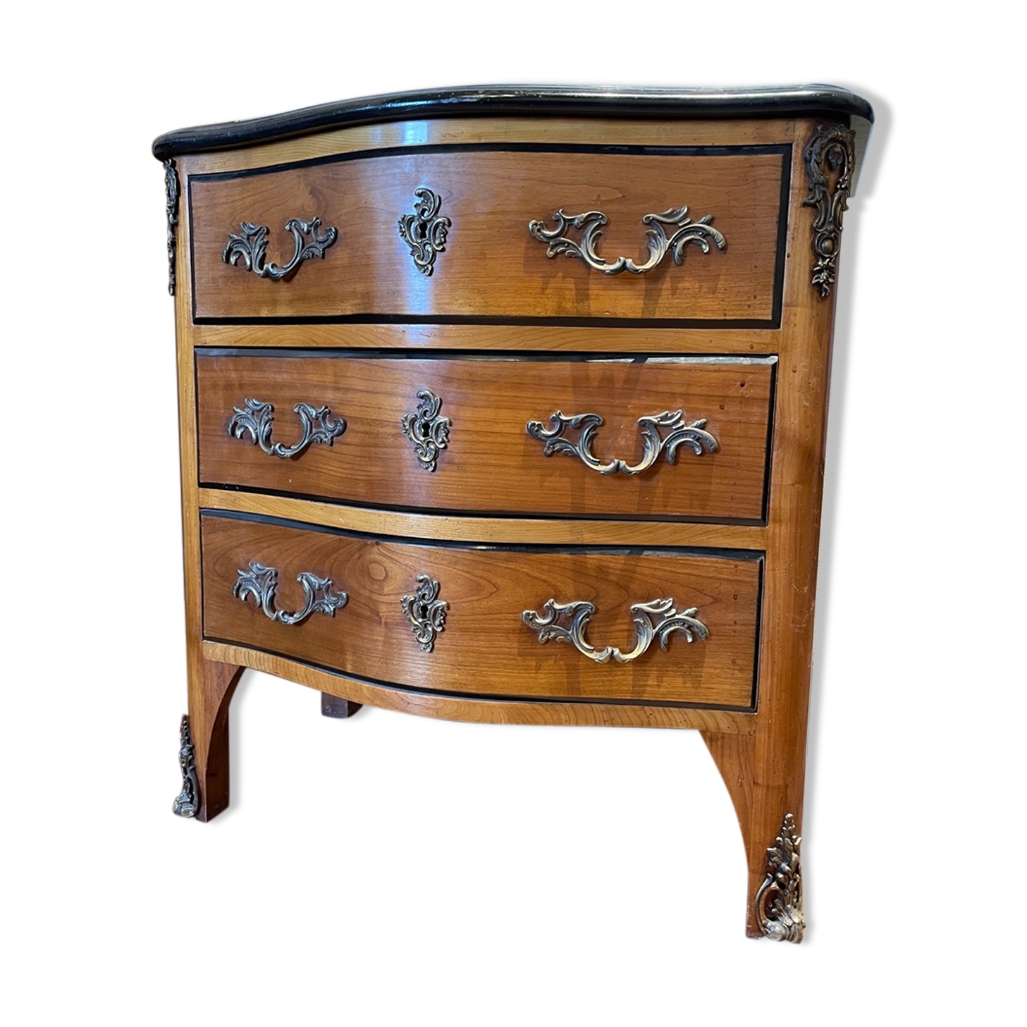 Dauphinoise chest of drawers