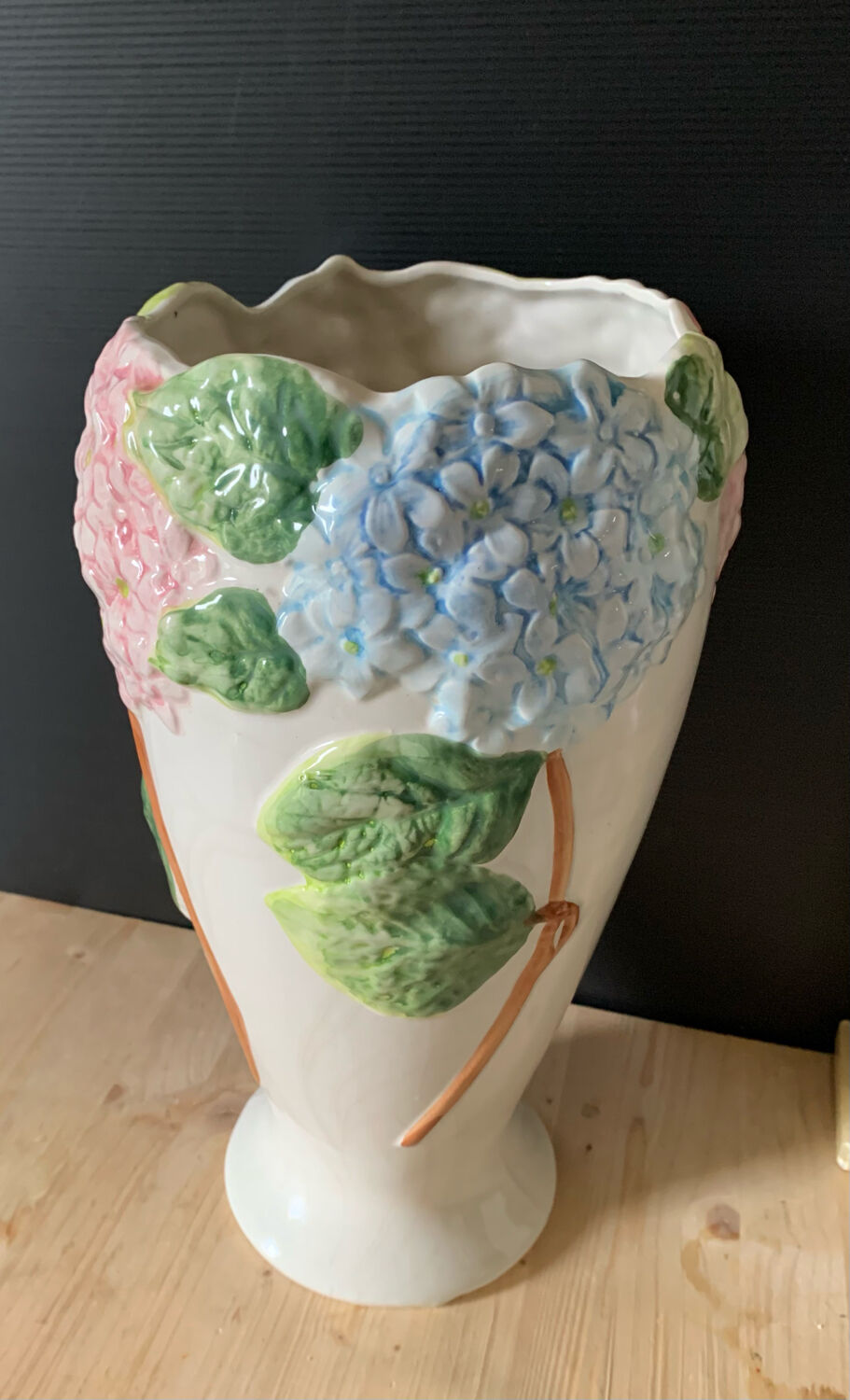 Ceramic vase slip flowers