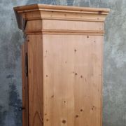Armoire en pin 